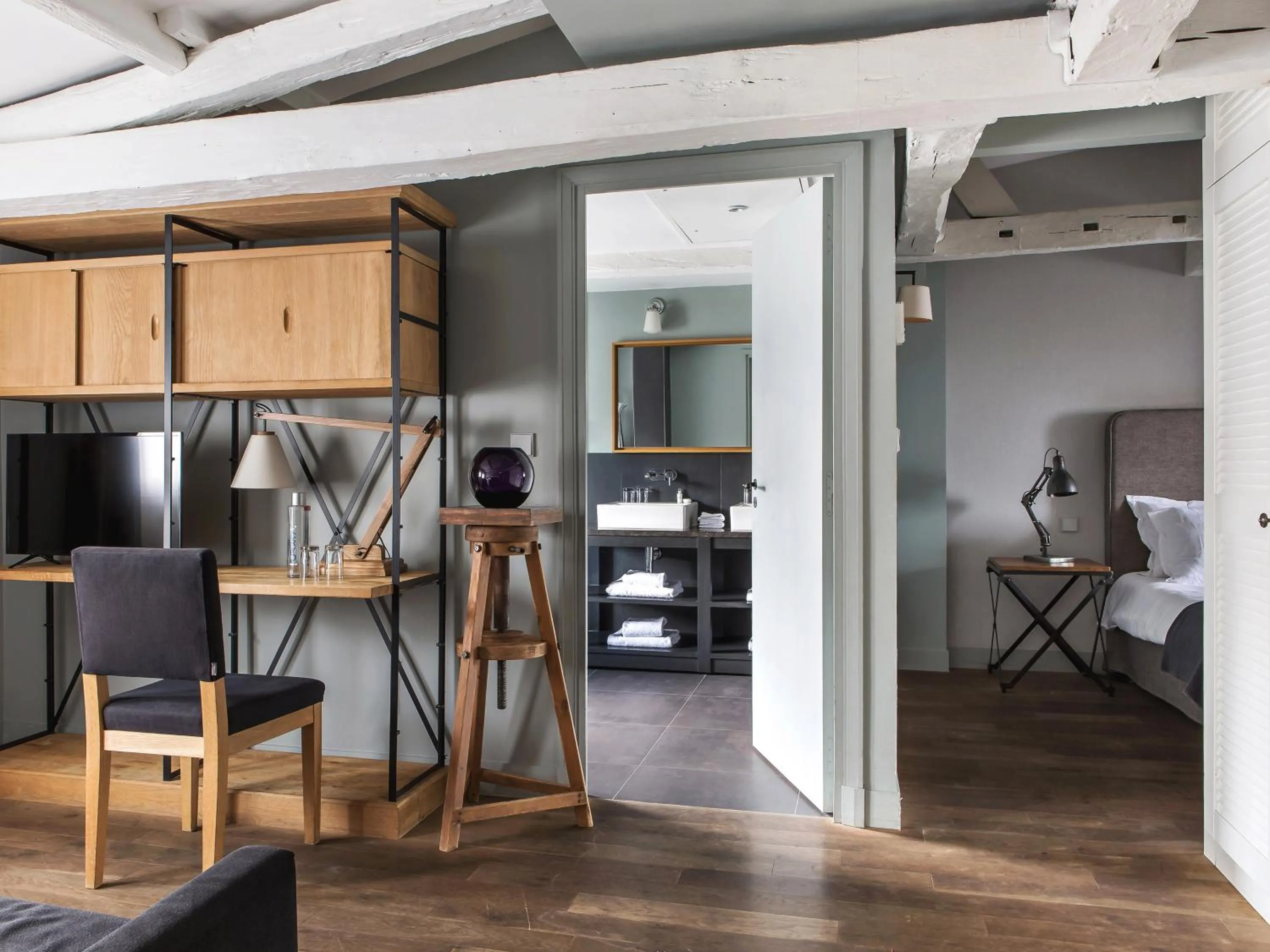 Bedroom, Bed in New Hotel Roblin