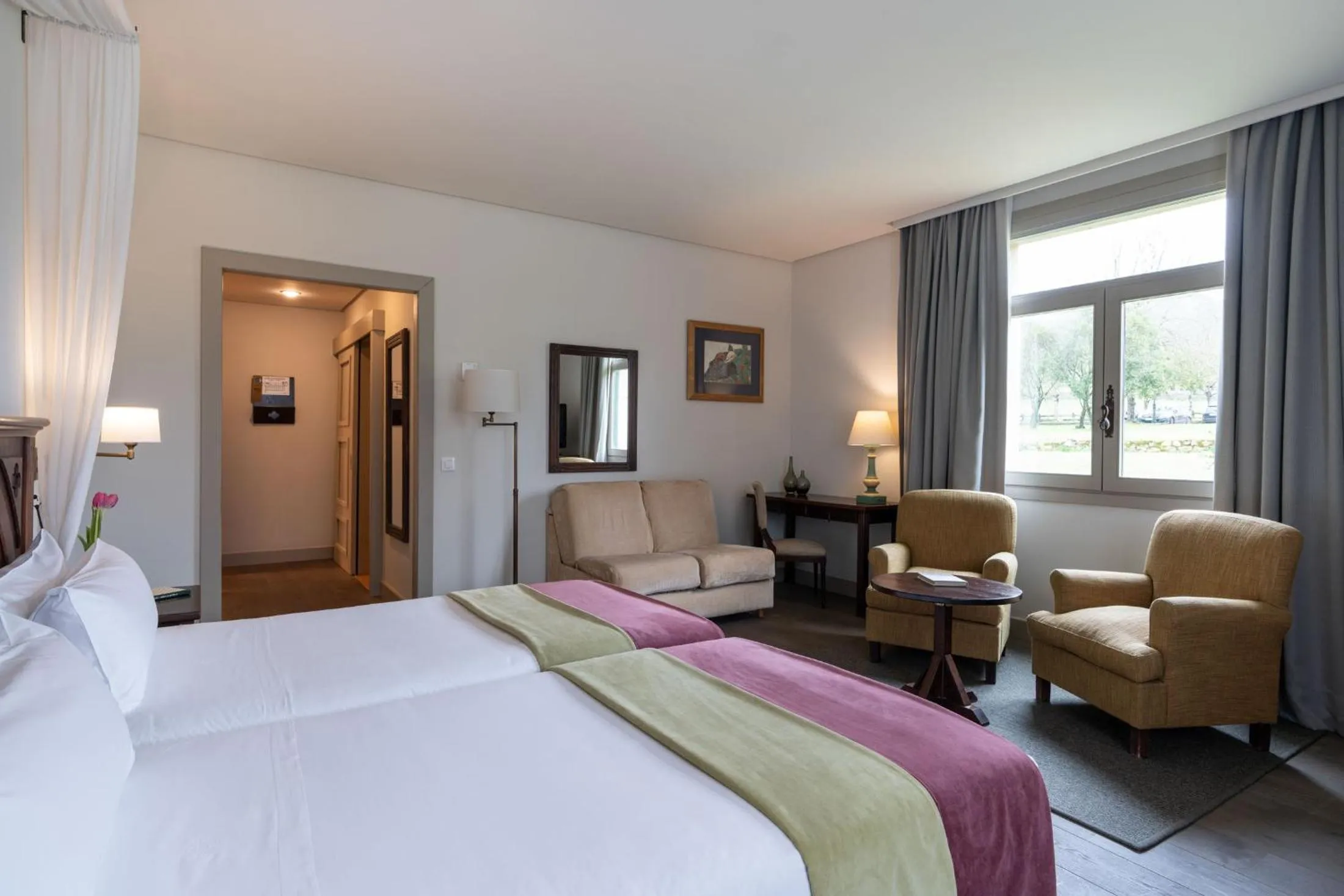 acessibility, Bed in Parador de Cangas de Onís