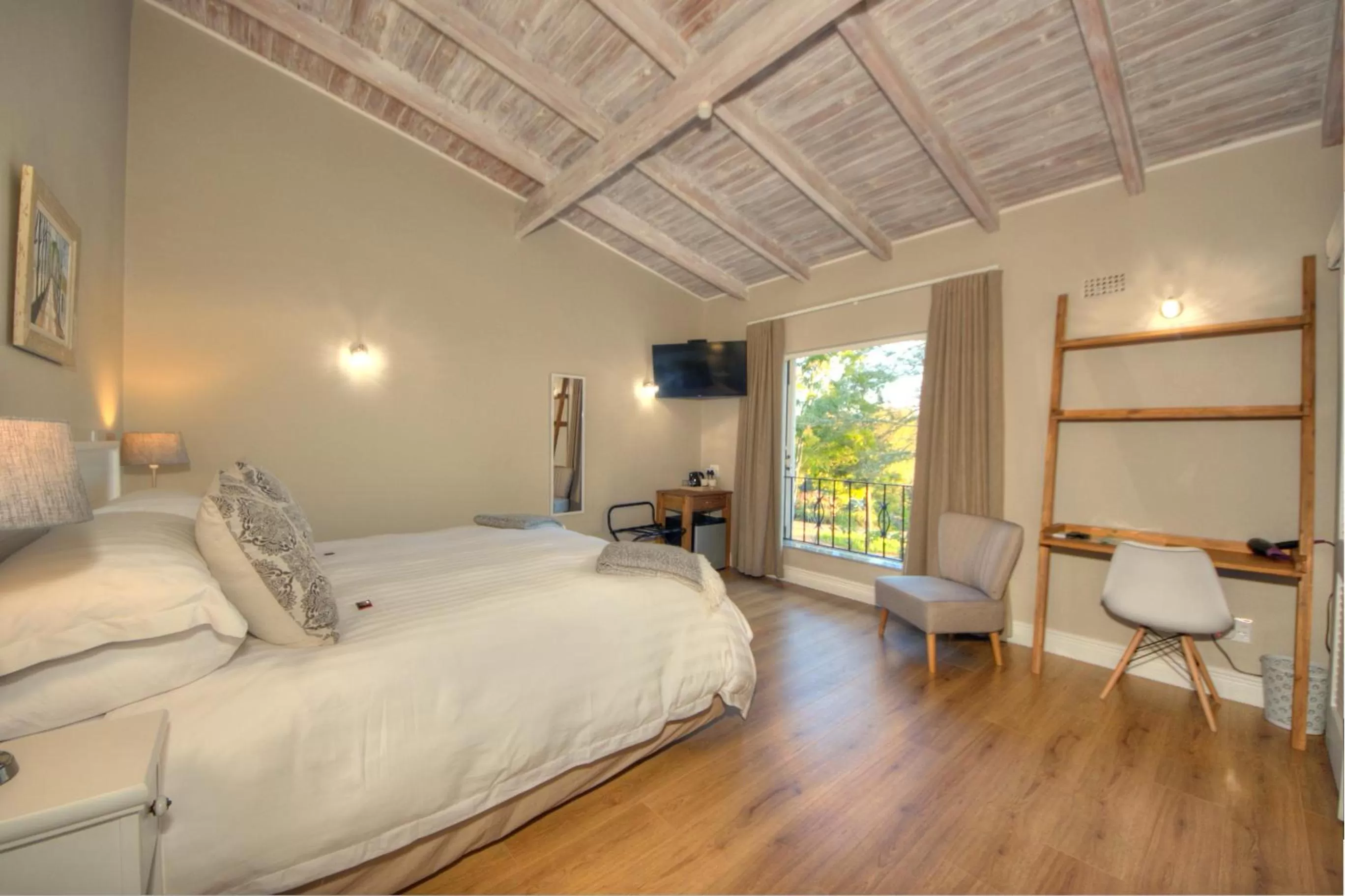 Photo of the whole room, Bed in Amberhall Guesthouse