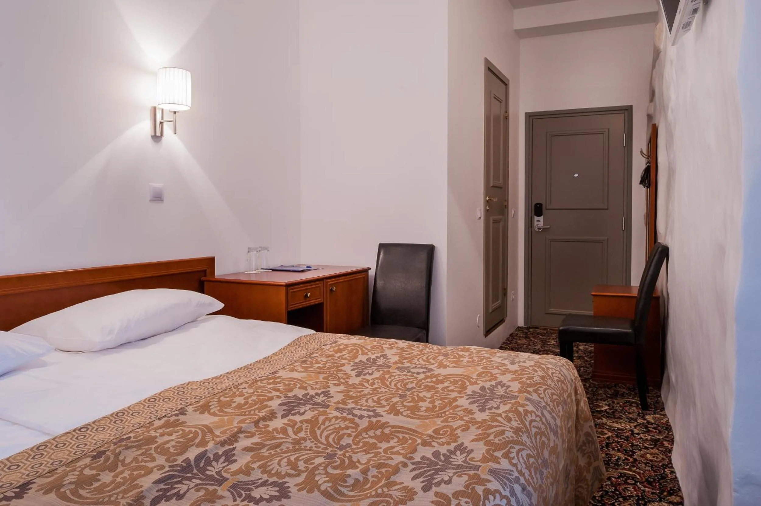 Bedroom, Bed in Three Crowns Residents