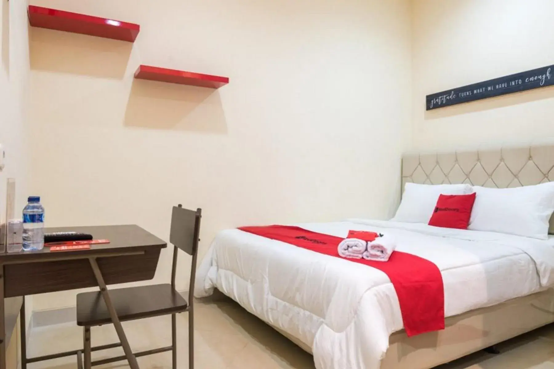 Double Room in RedDoorz @ Tebet Barat 2 Double Room in RedDoorz @ Tebet Barat 2