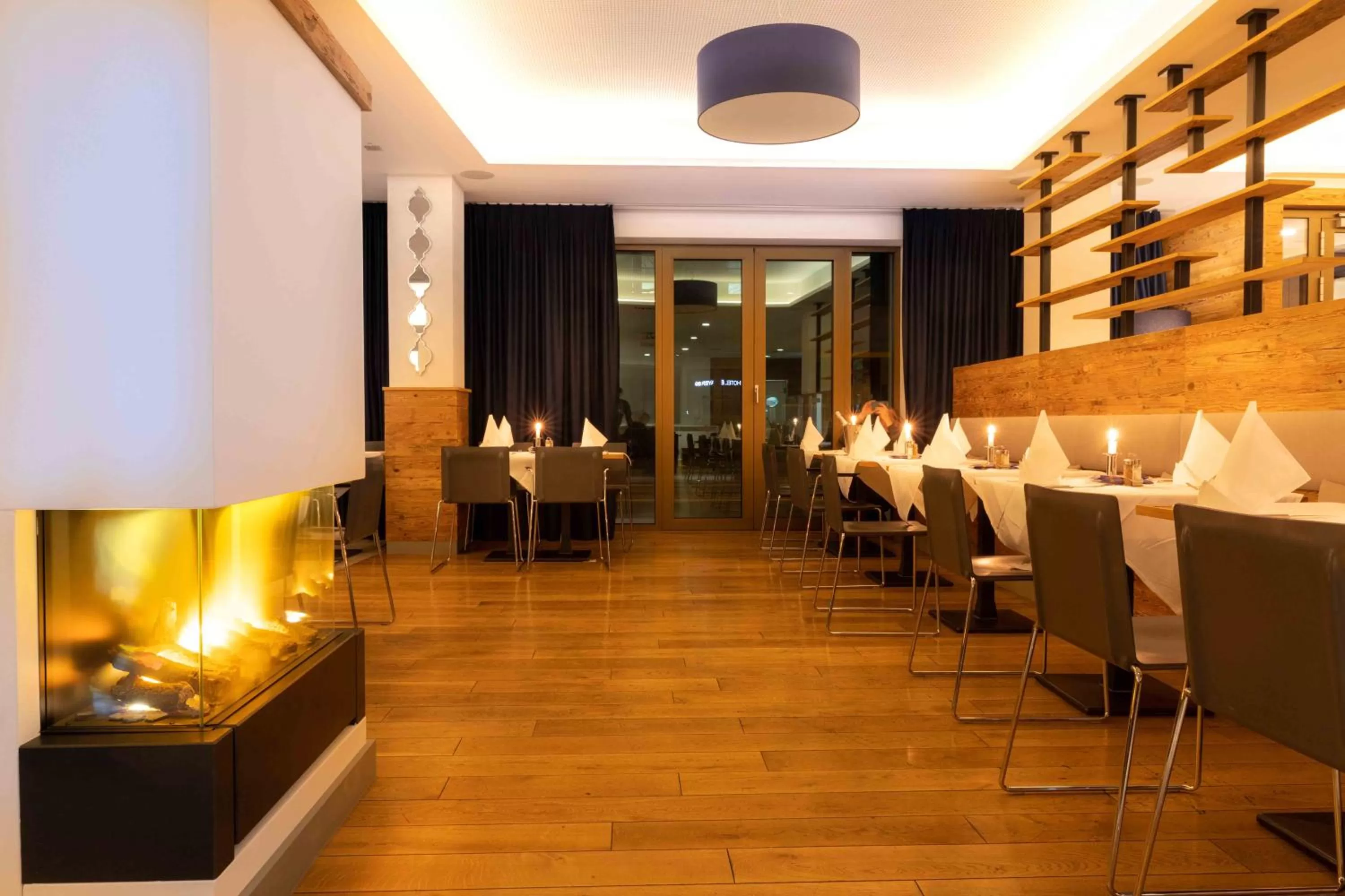 Restaurant/places to eat in Bayer 89 Vi Vadi Hotel