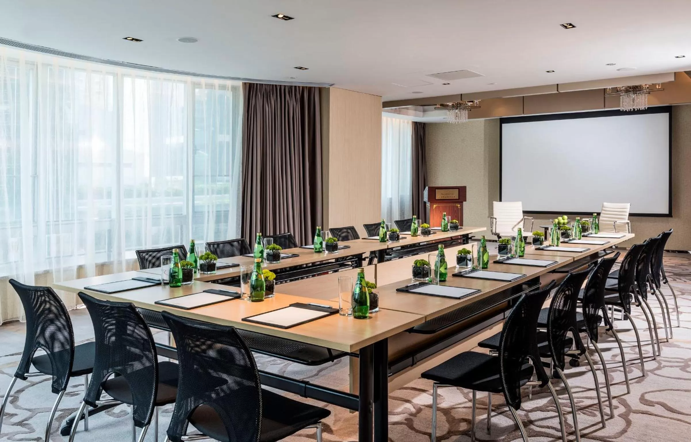 Business facilities in Fraser Suites Guangzhou
