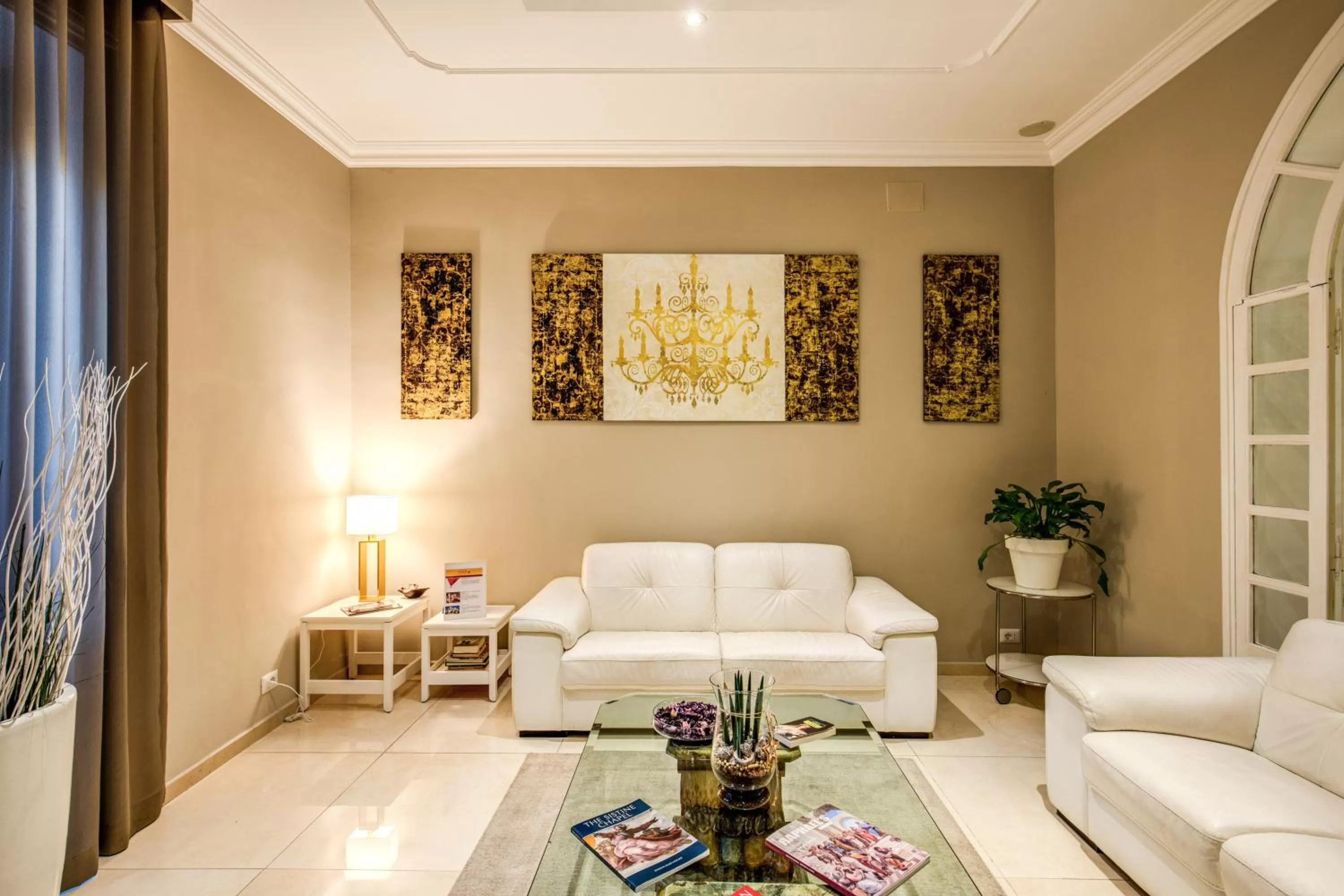 Communal lounge/ TV room in Rome Garden Hotel