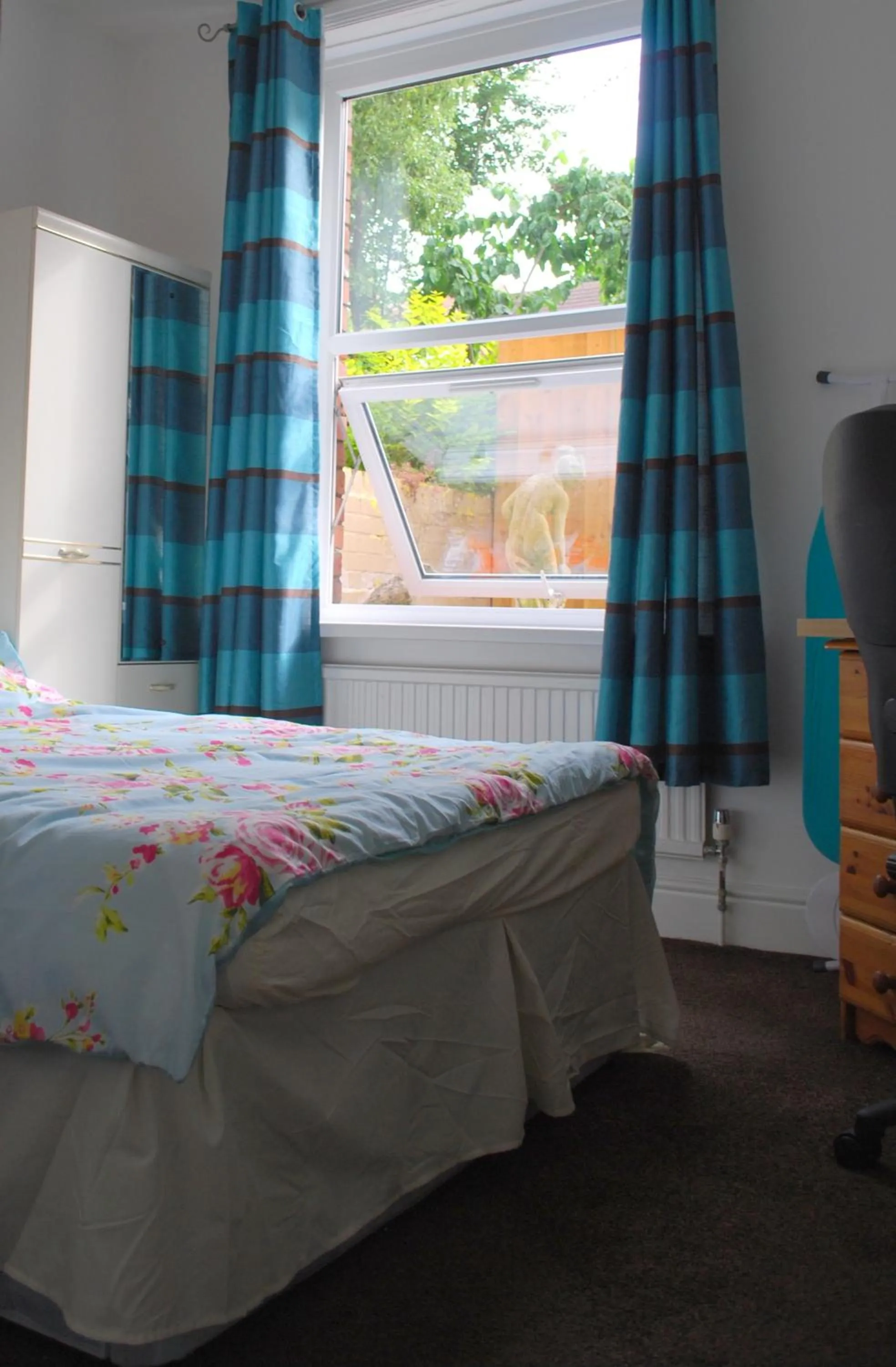 Photo of the whole room, Bed in Clift Guest House