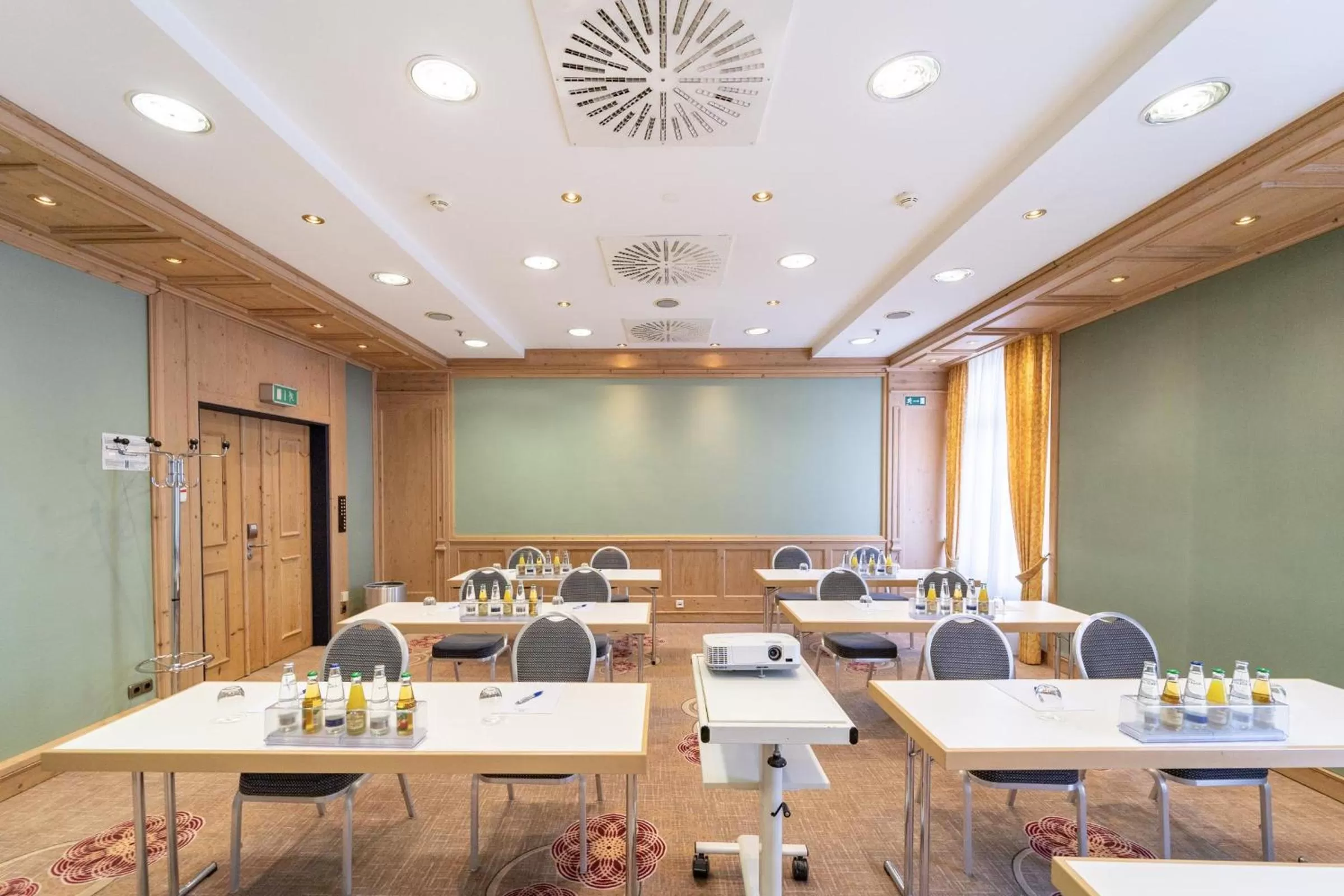 Meeting/conference room in Atomis Hotel Munich Airport by Mercure