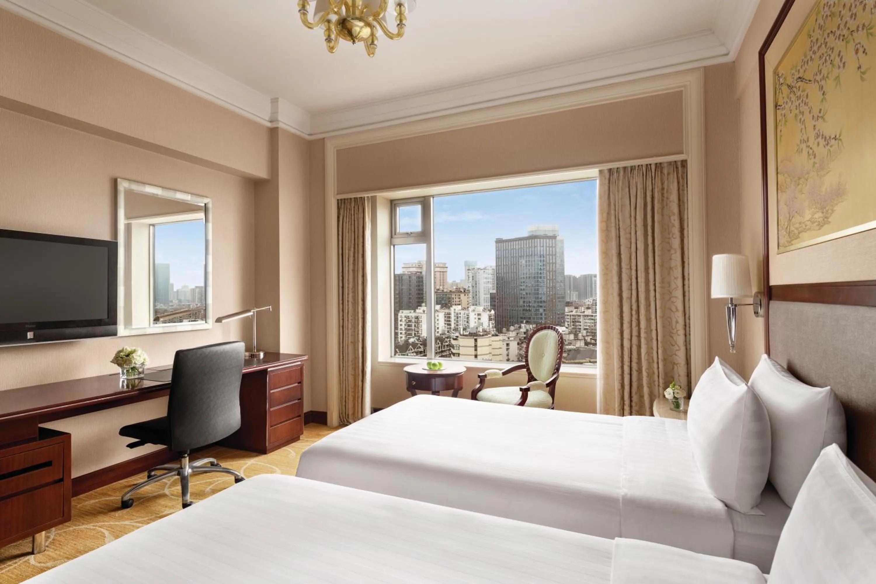 Photo of the whole room, Bed in Shangri-La Wuhan