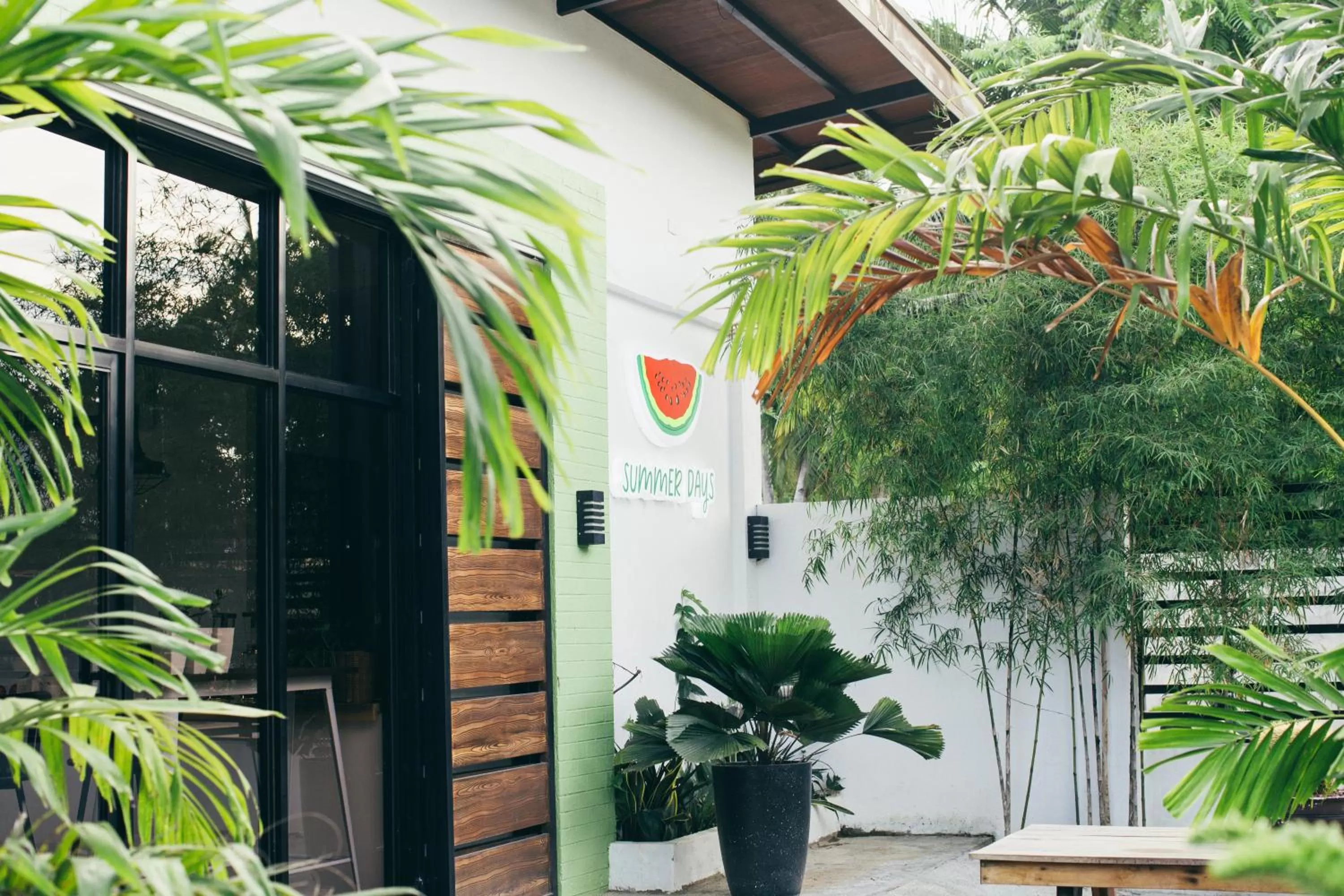 Facade/entrance in Summer Days