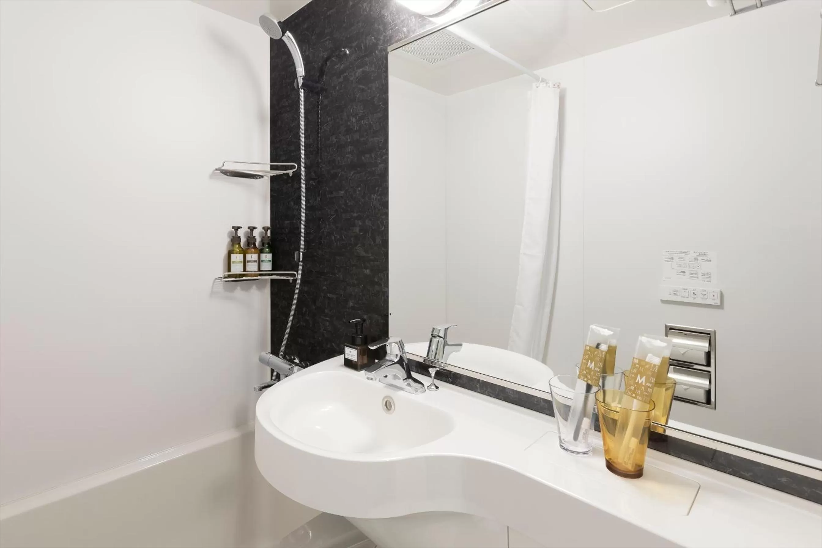 Shower in M's Hotel Sanjo Omiya