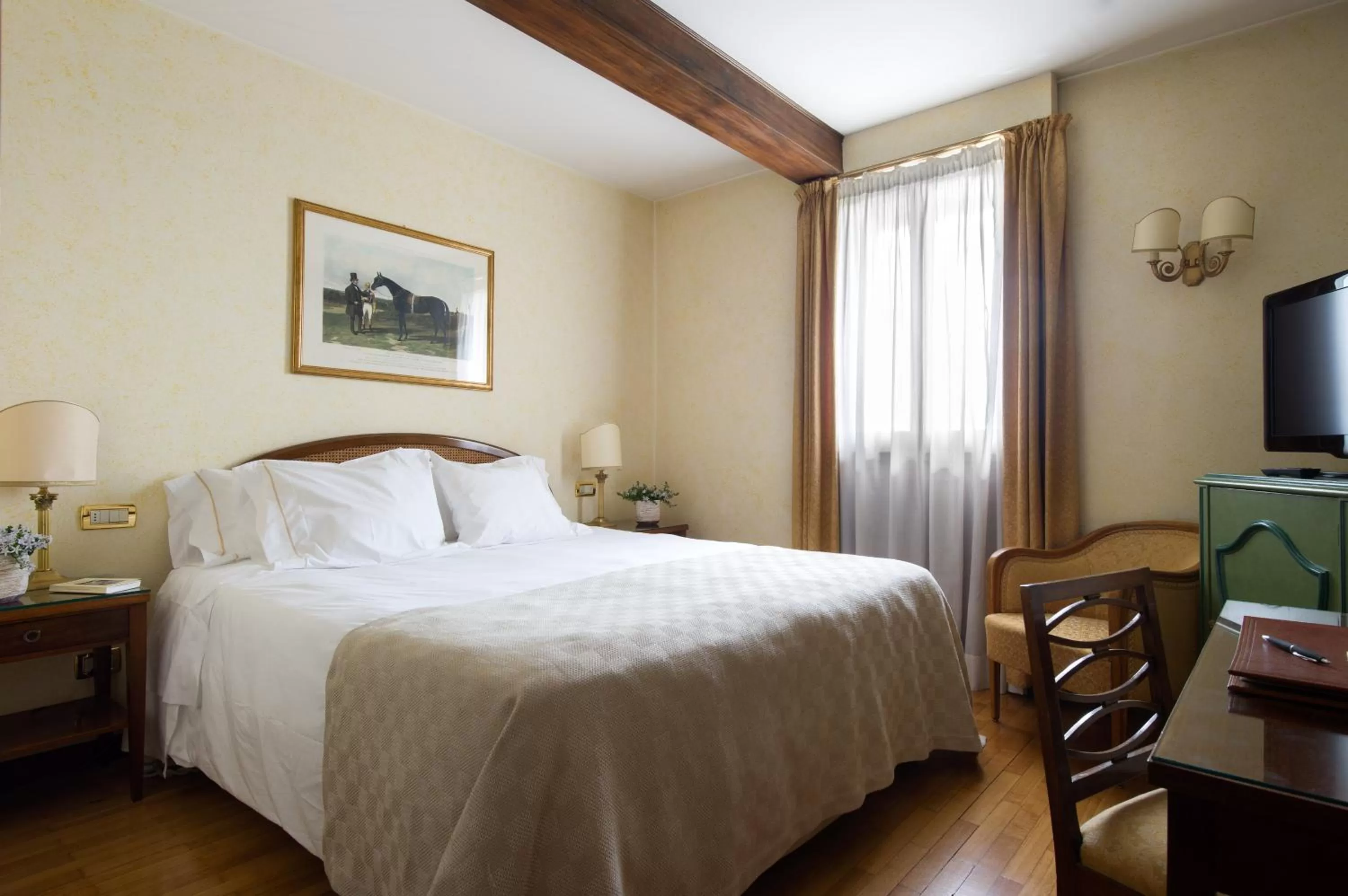 Photo of the whole room, Bed in Hotel Villa Cipriani