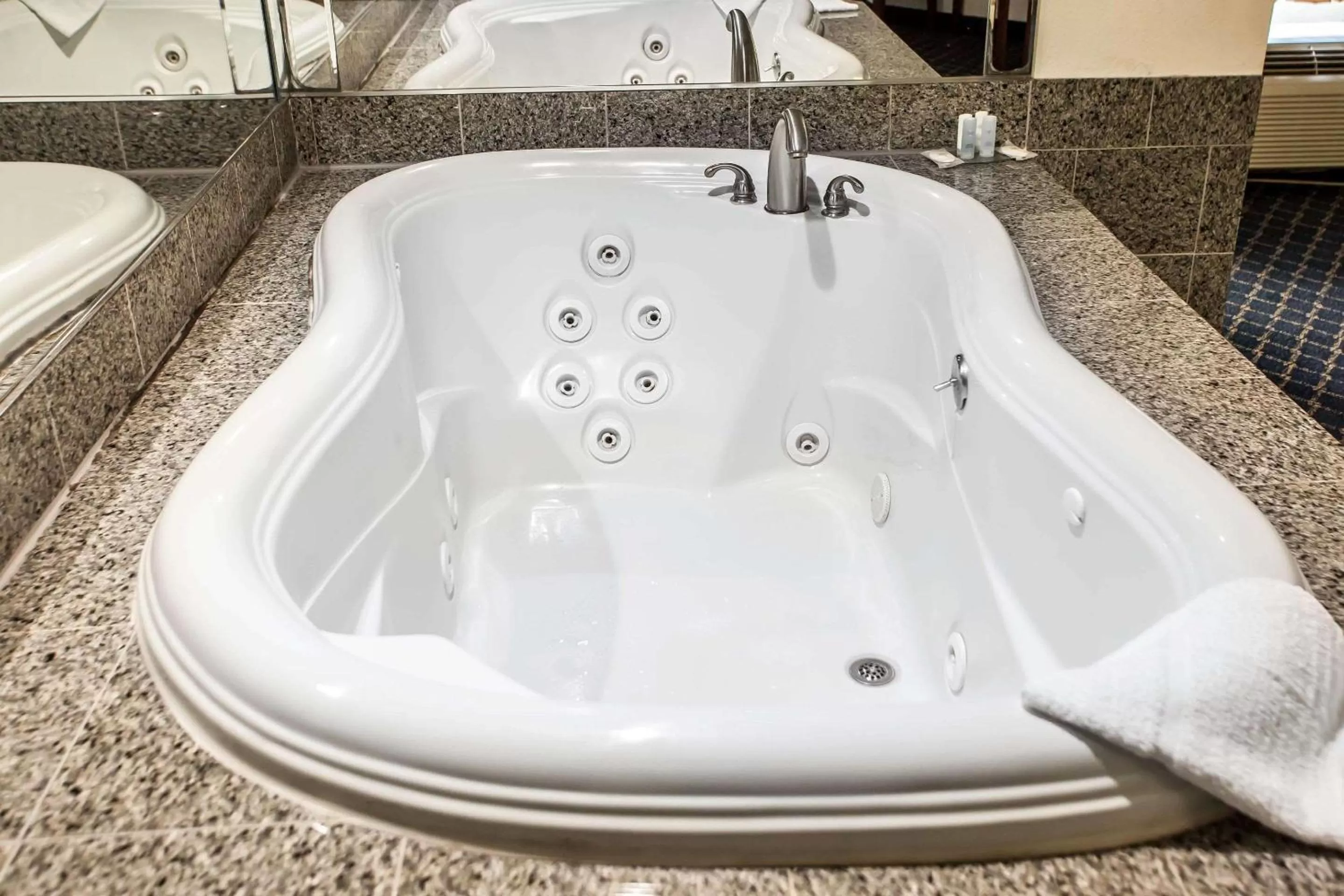 Photo of the whole room in Comfort Inn Feasterville - Trevose