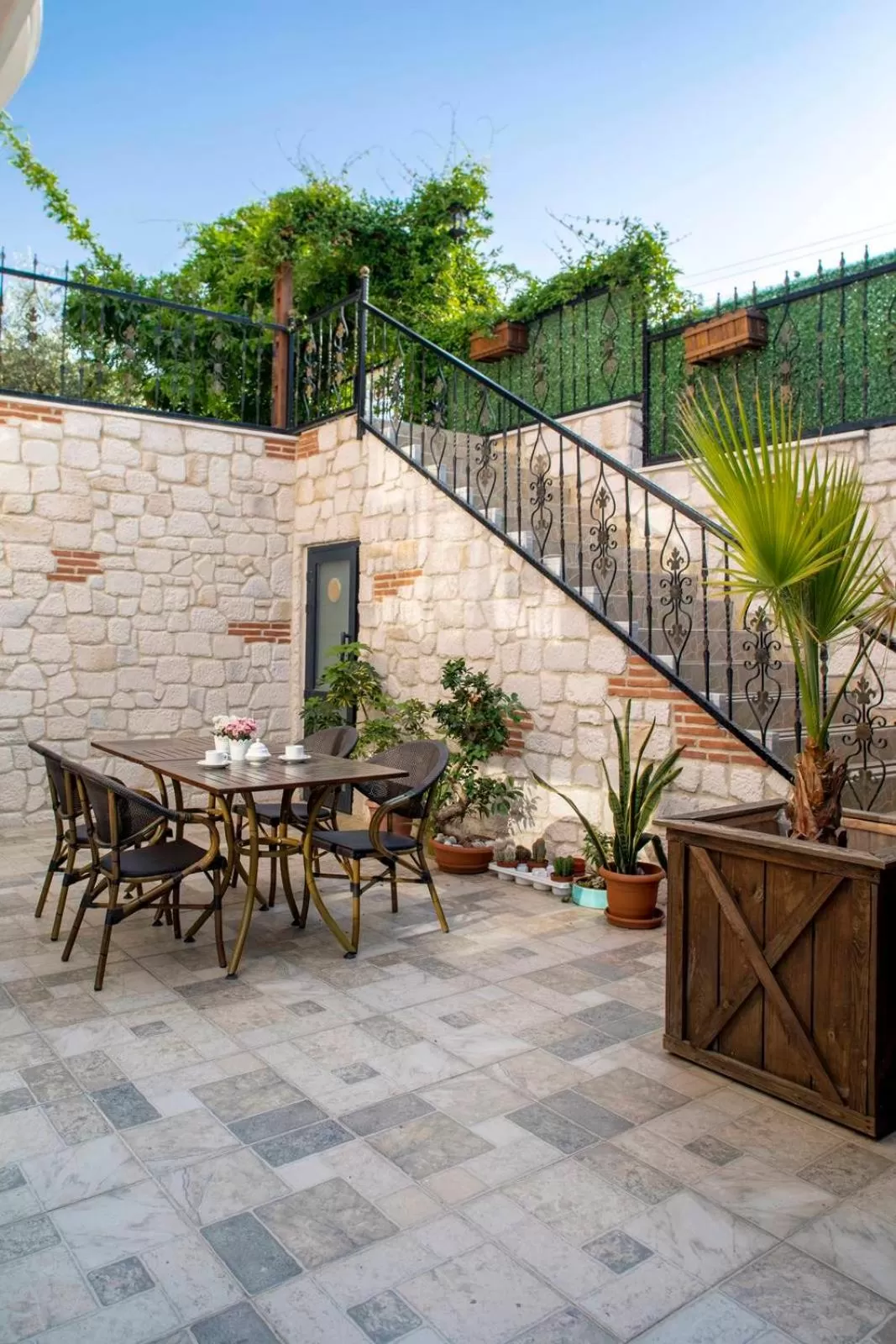 Patio in Lagun Palas