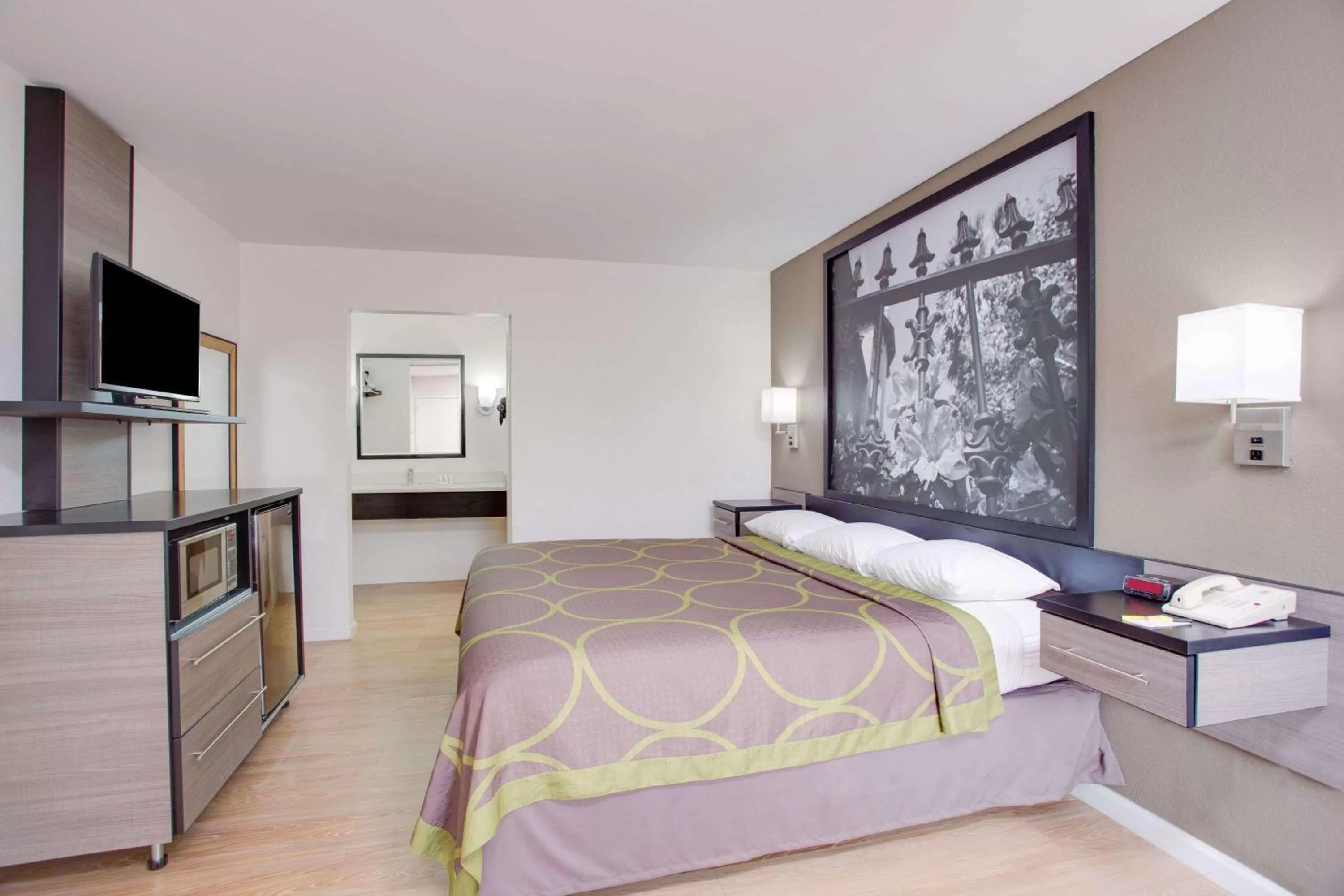 Photo of the whole room, Bed in Super 8 by Wyndham Dalton