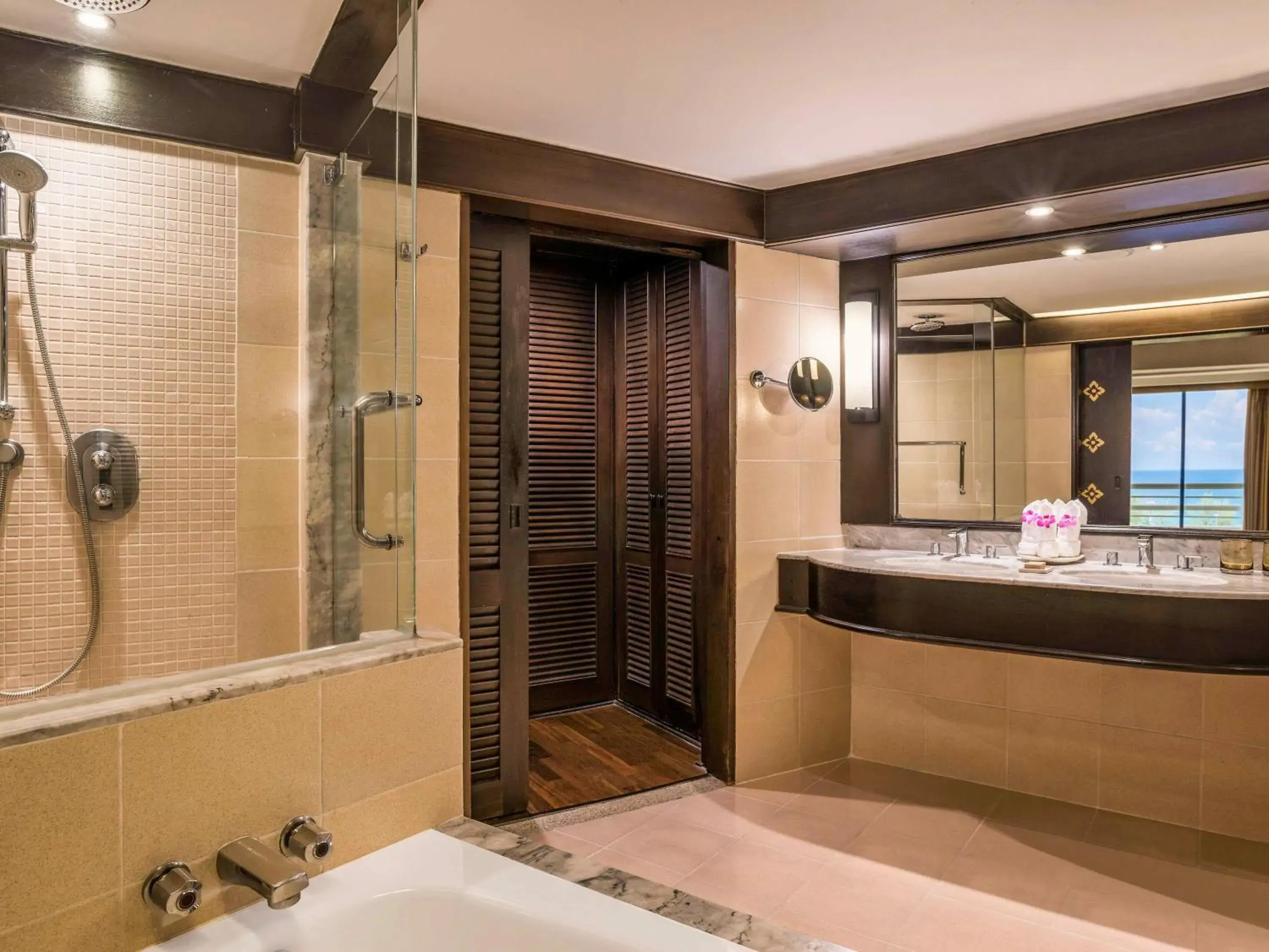 Executive Suite in Pullman Phuket Karon Beach Resort Executive Suite in Pullman Phuket Karon Beach Resort