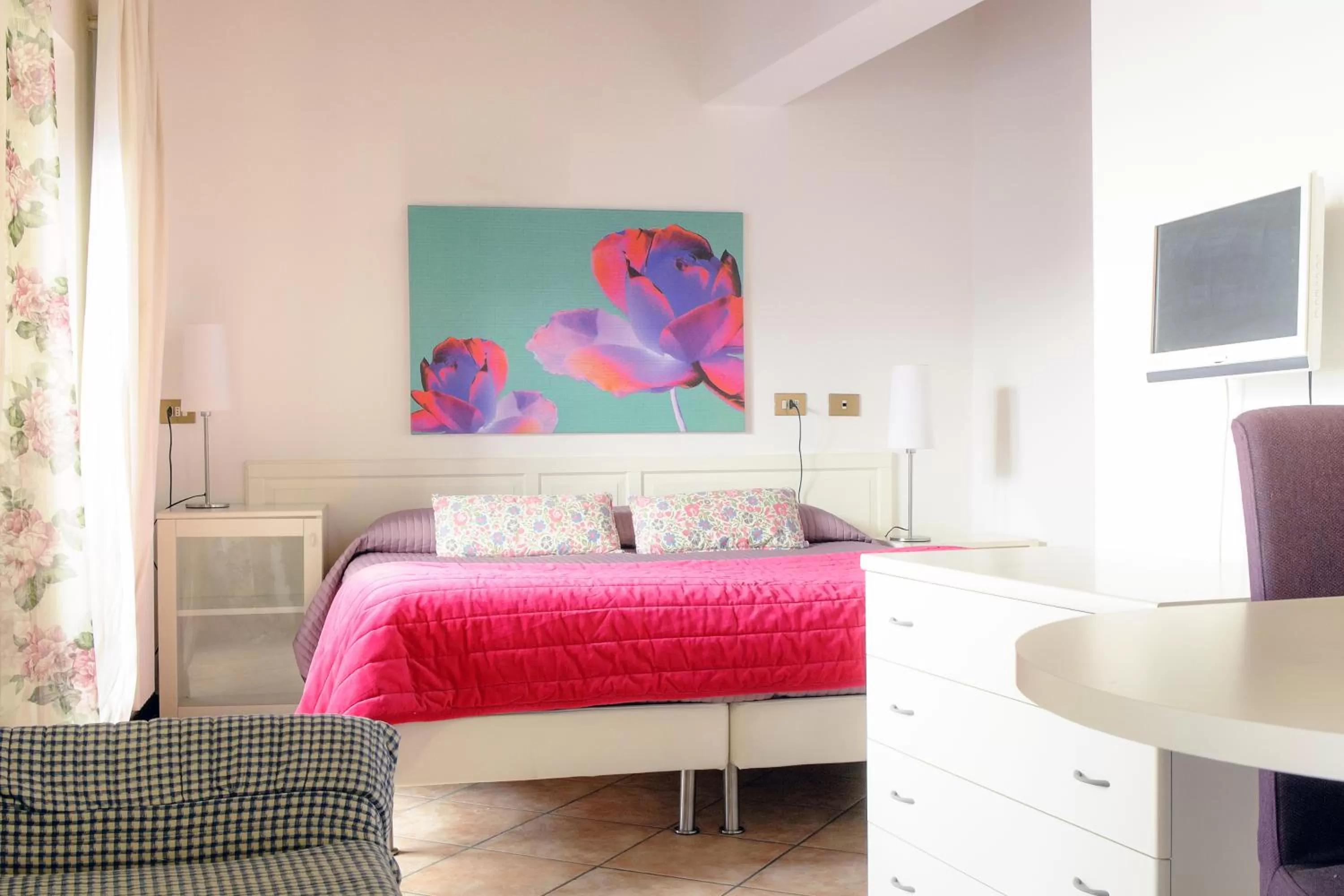 Photo of the whole room, Bed in Residence Diaz