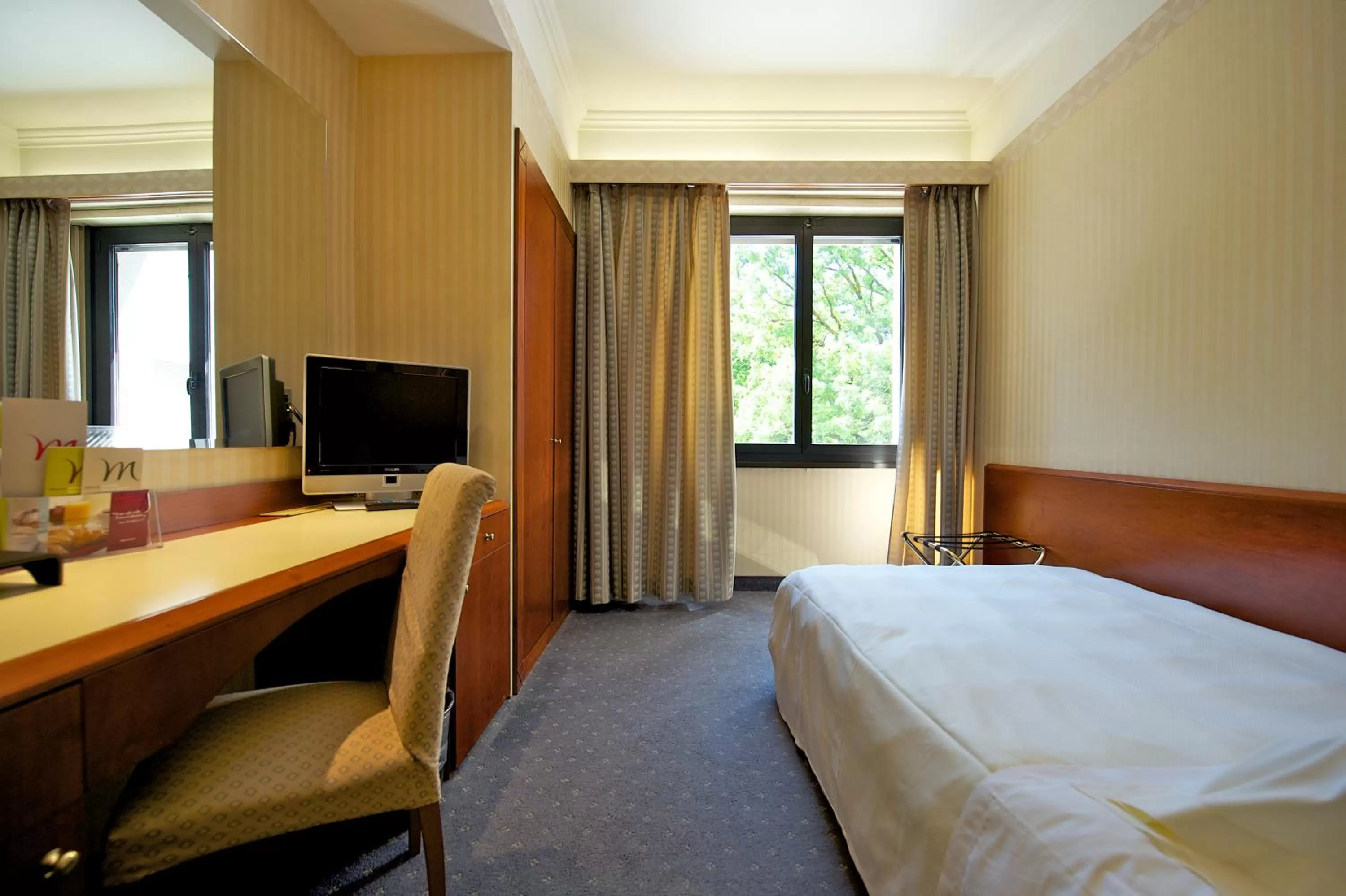 Photo of the whole room, Bed in Mercure Reggio Emilia Centro Astoria