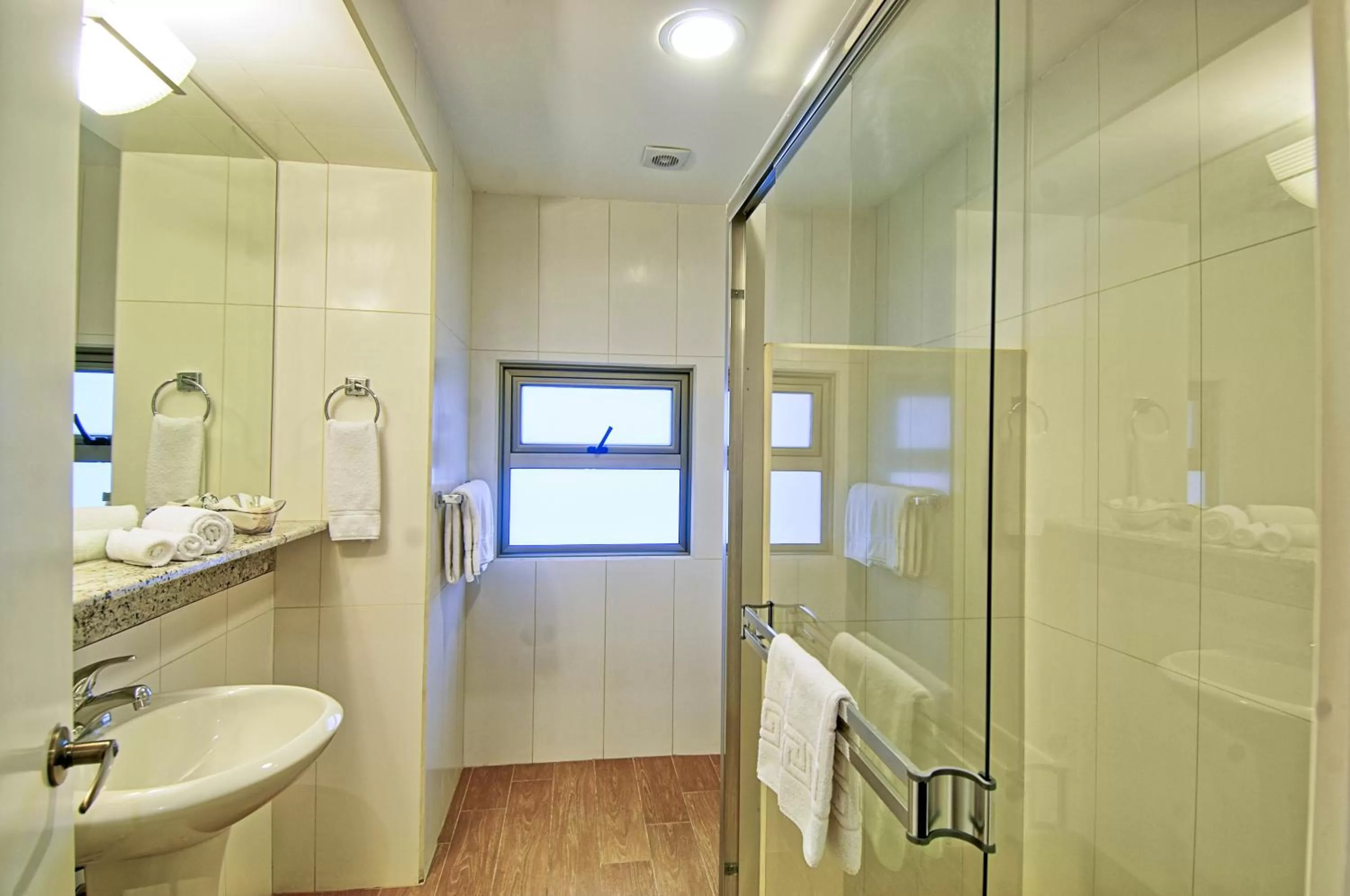 Bathroom in Balmoral Hotel San José CR, Historic District