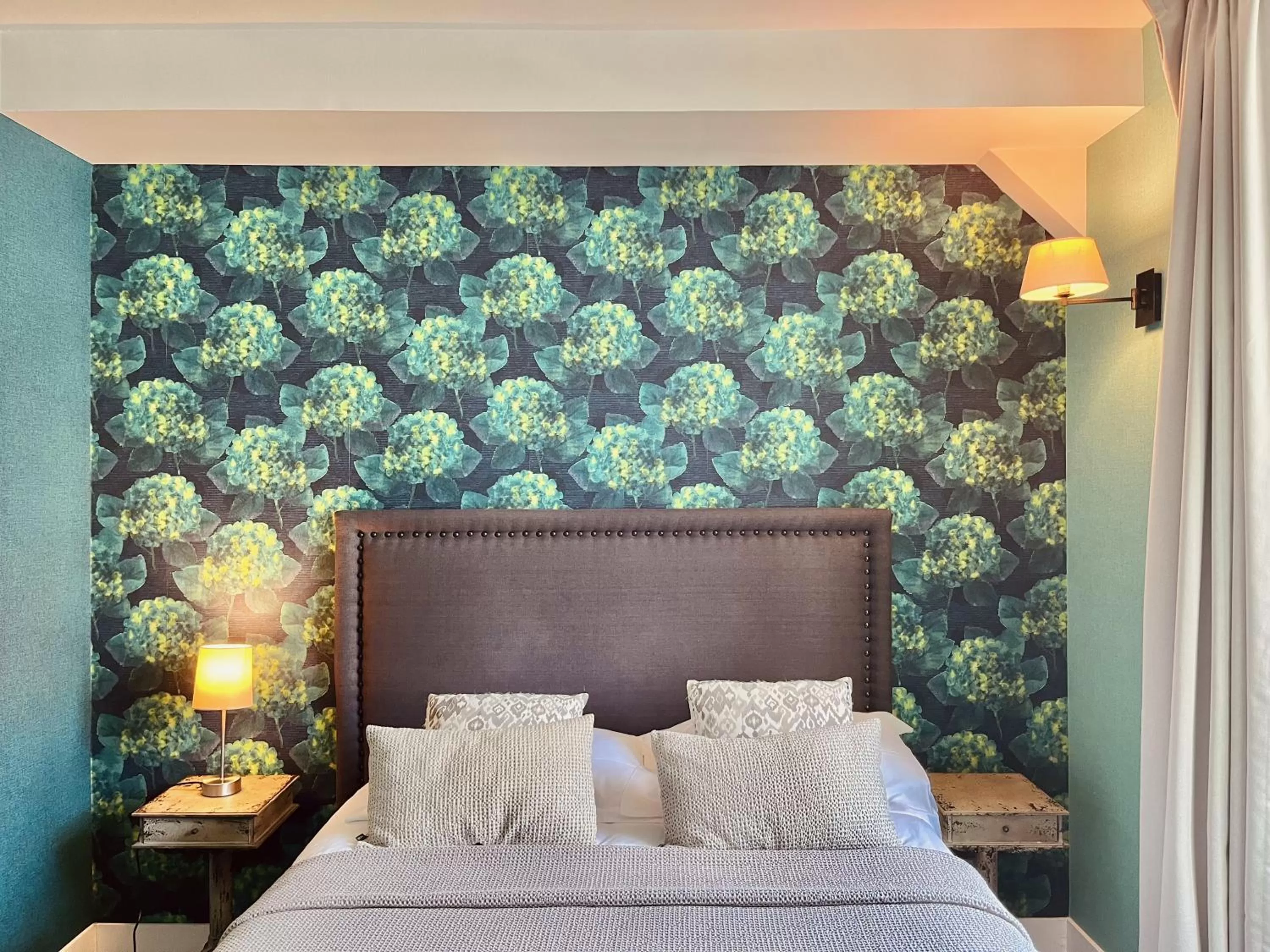 Bedroom, Bed in Hôtel des Basses Pyrénées - Bayonne