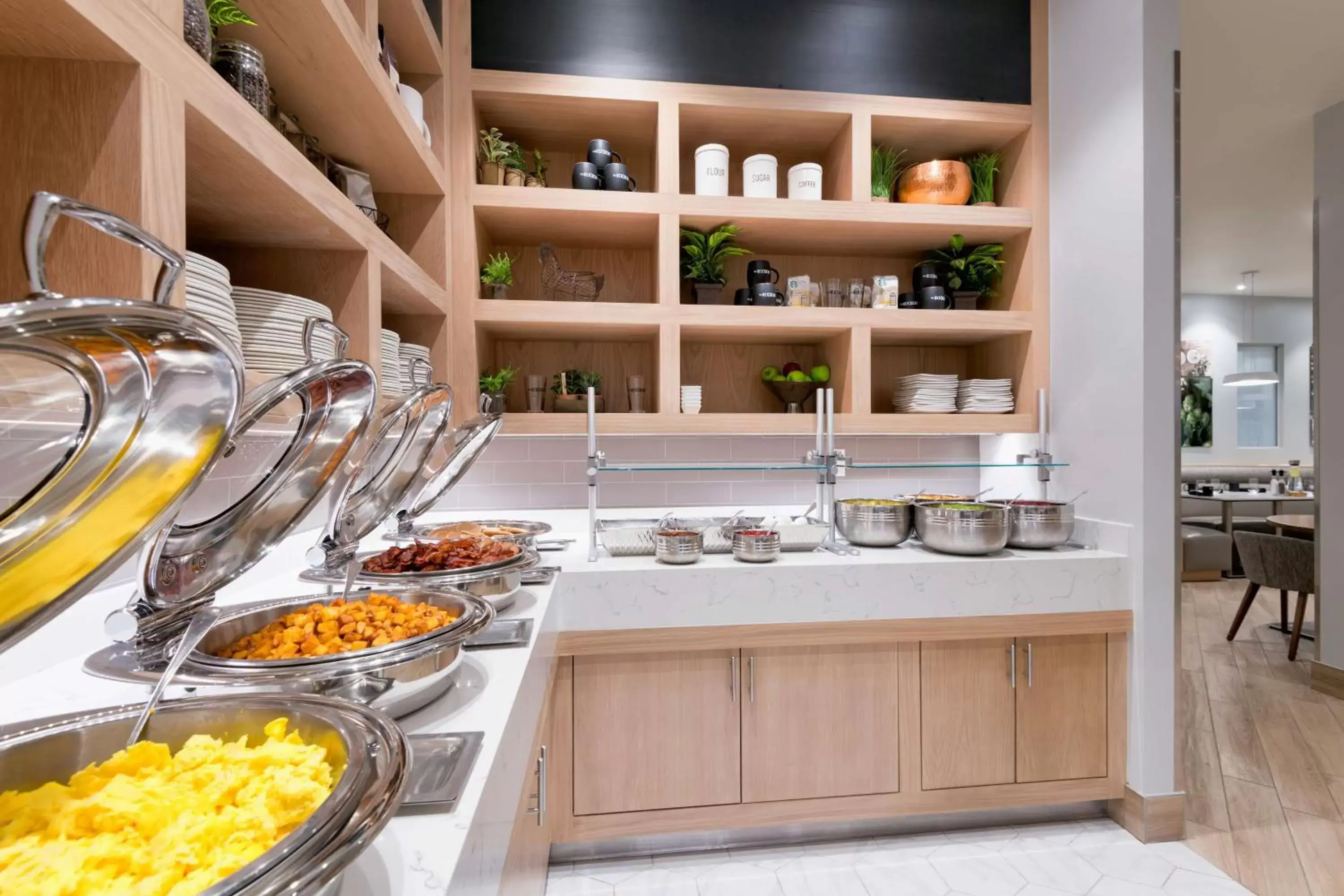 Queen Room with Two Queen Beds and Roll-In Shower - Mobility and Hearing Access in Doubletree by Hilton Phoenix Mesa Queen Room with Two Queen Beds and Roll-In Shower - Mobility and Hearing Access in Doubletree by Hilton Phoenix Mesa