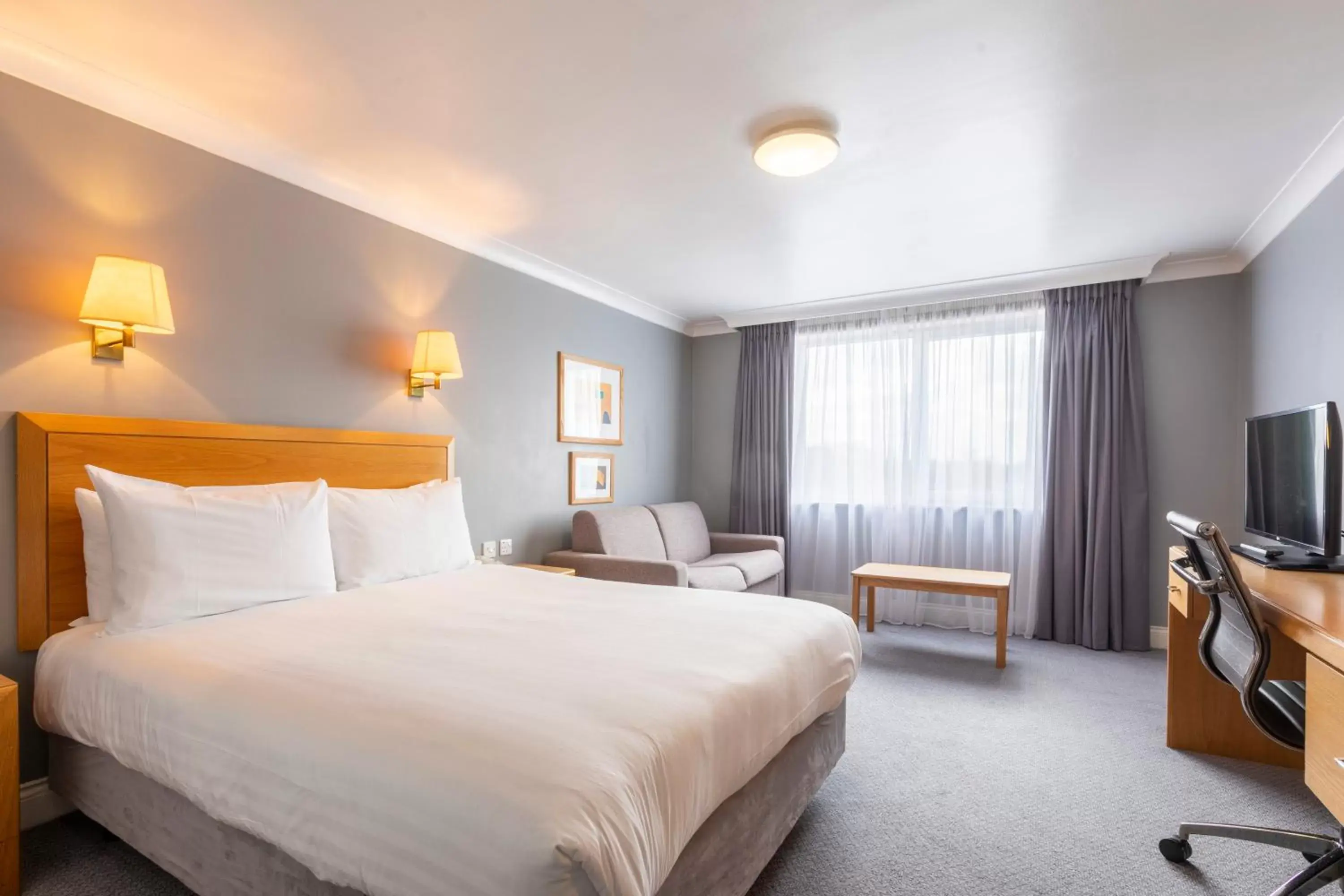 Standard Double Room - single occupancy in Holiday Inn Basildon by IHG Standard Double Room - single occupancy in Holiday Inn Basildon by IHG