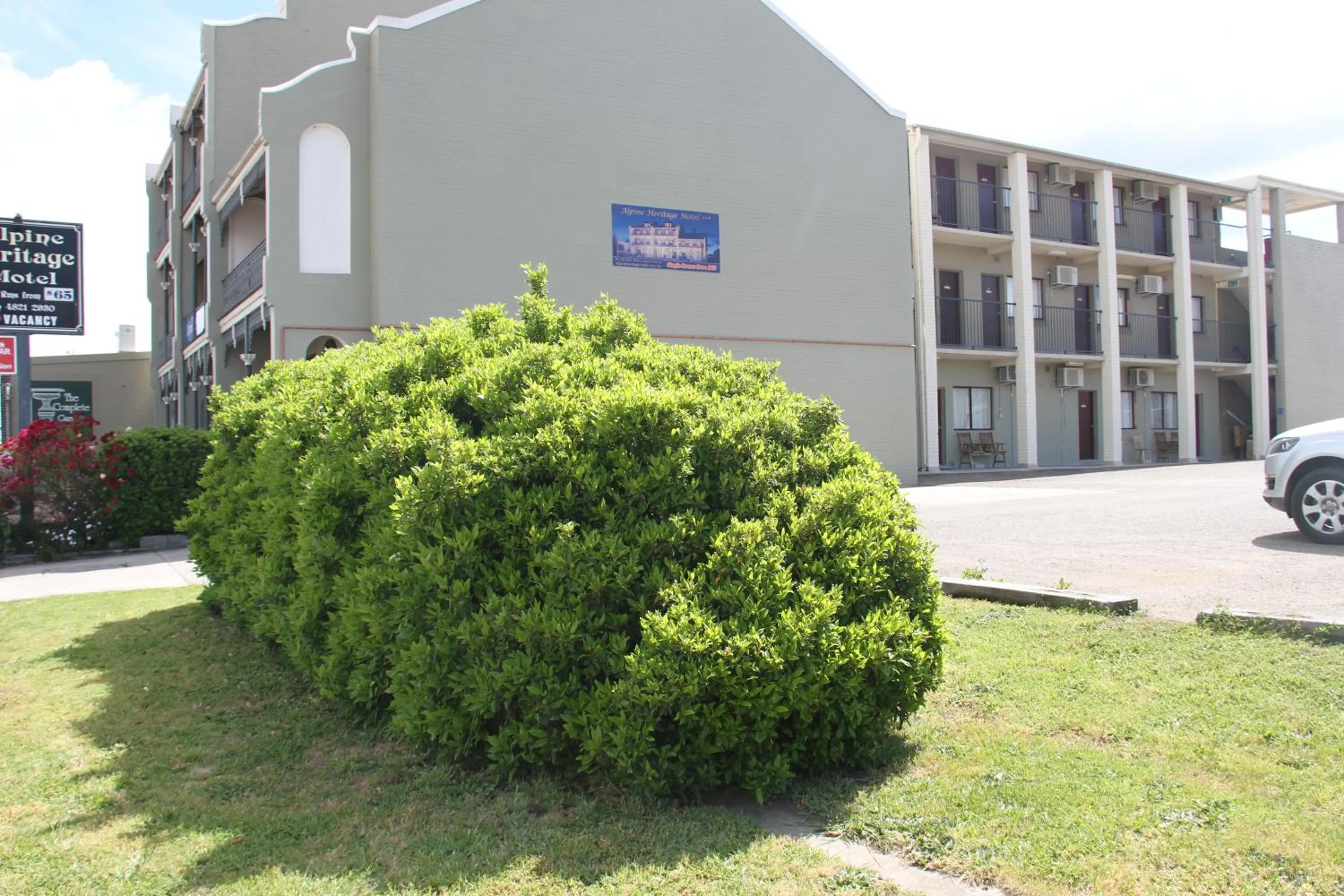 Property building in Alpine Heritage Motel