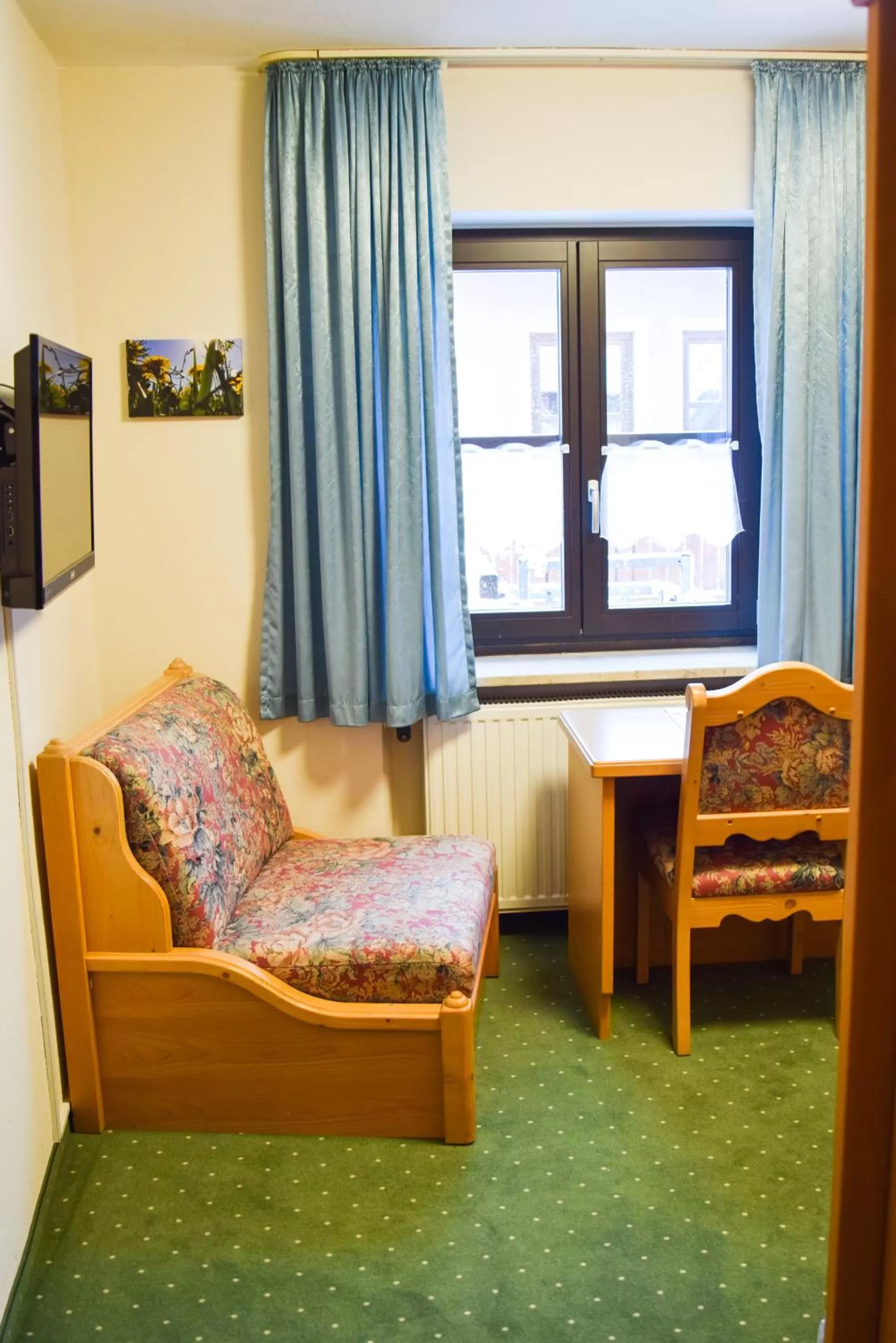 Bedroom, Bed in Hotel Gasthof Zum Löwen