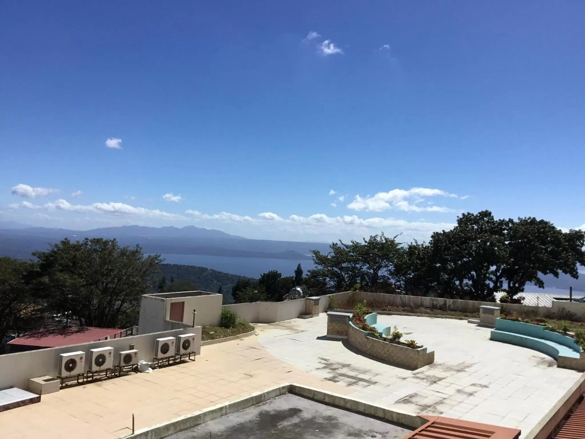 Condo with Free Swimming Pool & Viewing Deck