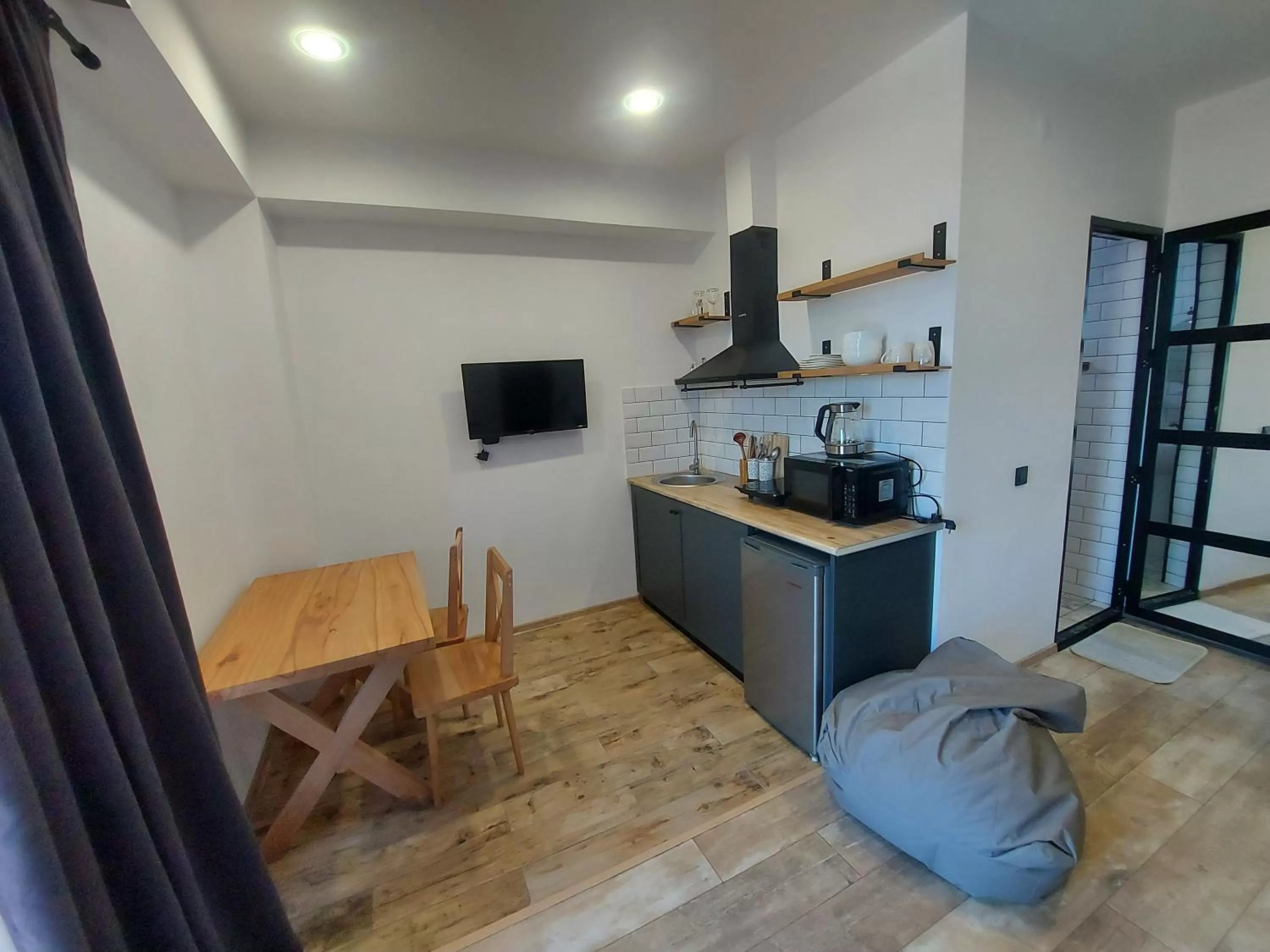 Kitchen or kitchenette, Kitchen/Kitchenette in Level Up Hotel & Restaurant