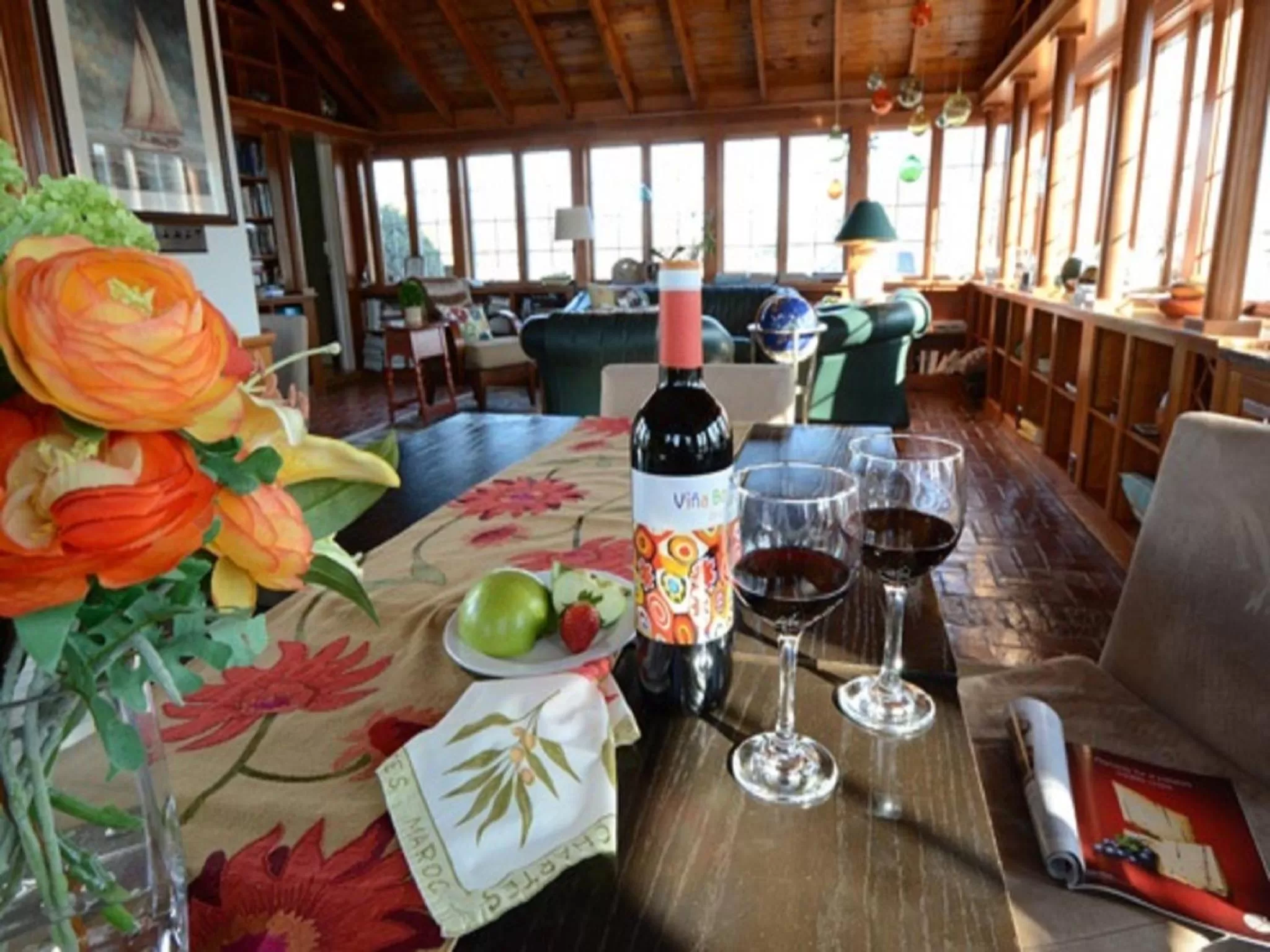 Decorative detail in Inn at Huntingfield Creek