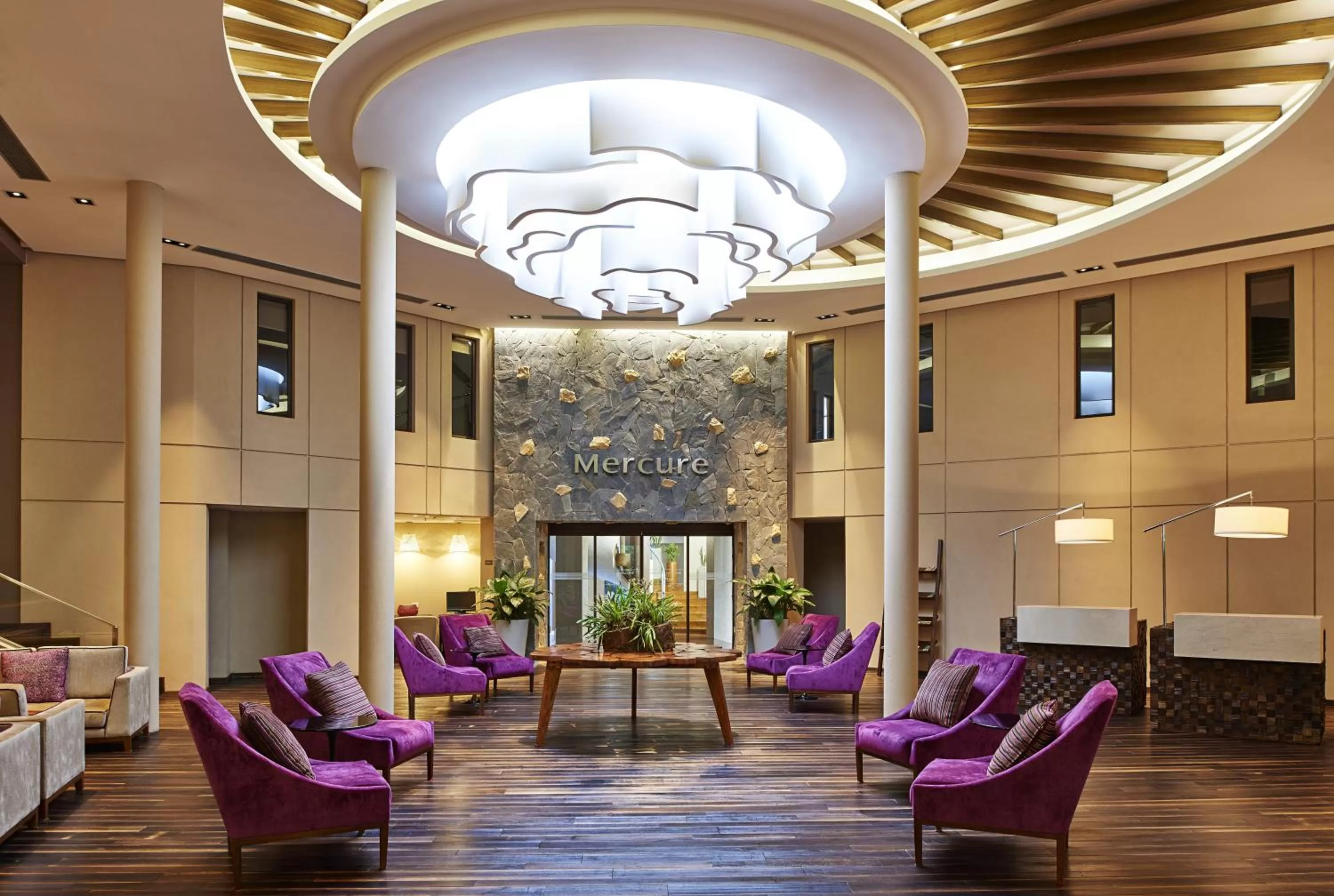 Lobby or reception in Mercure Iguazu Hotel Iru