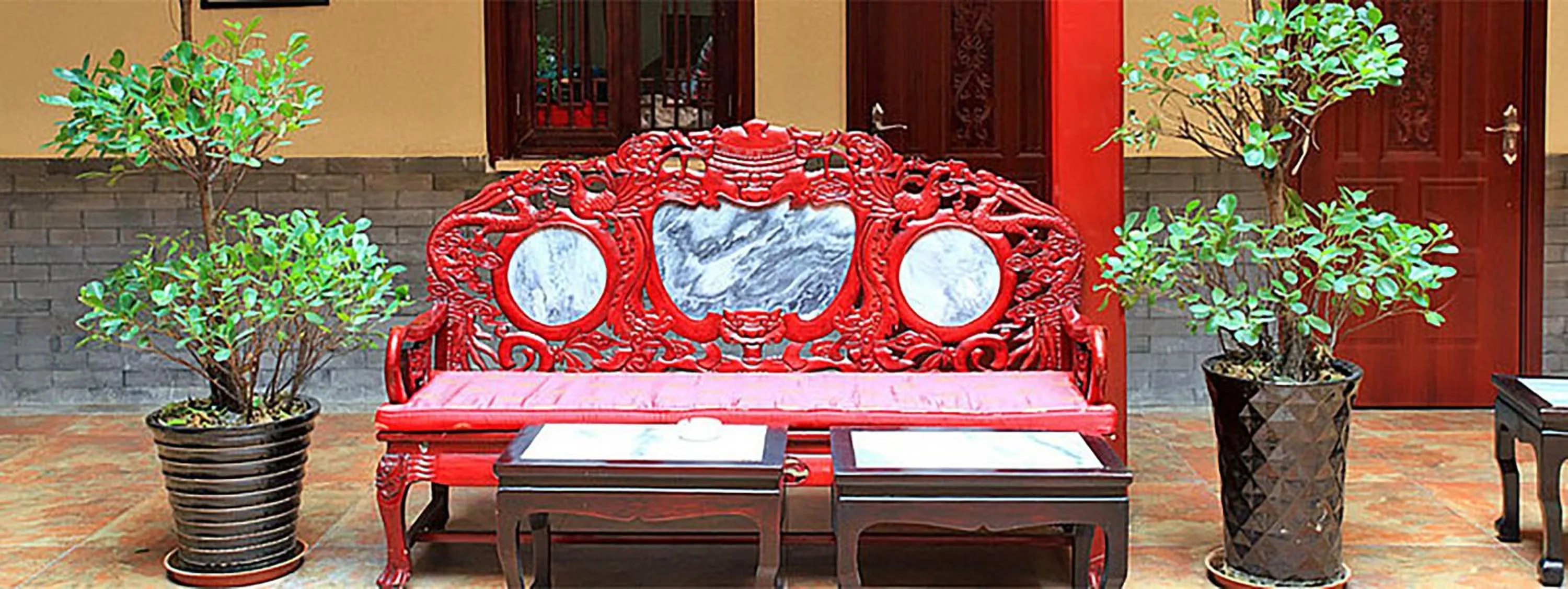 Communal lounge/ TV room in Beijing Hyde Courtyard Hotel