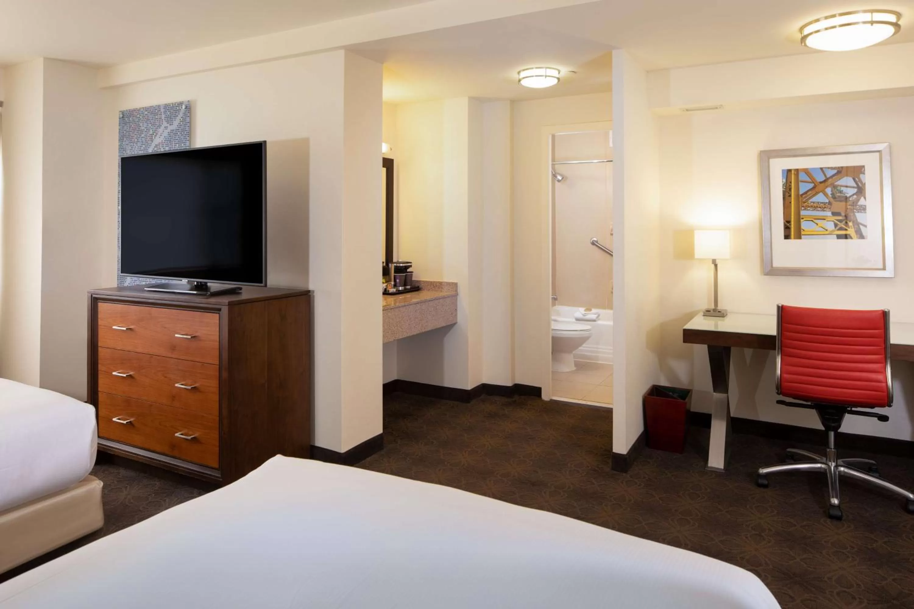 Bedroom, Bed in DoubleTree by Hilton Hotel & Suites Pittsburgh Downtown