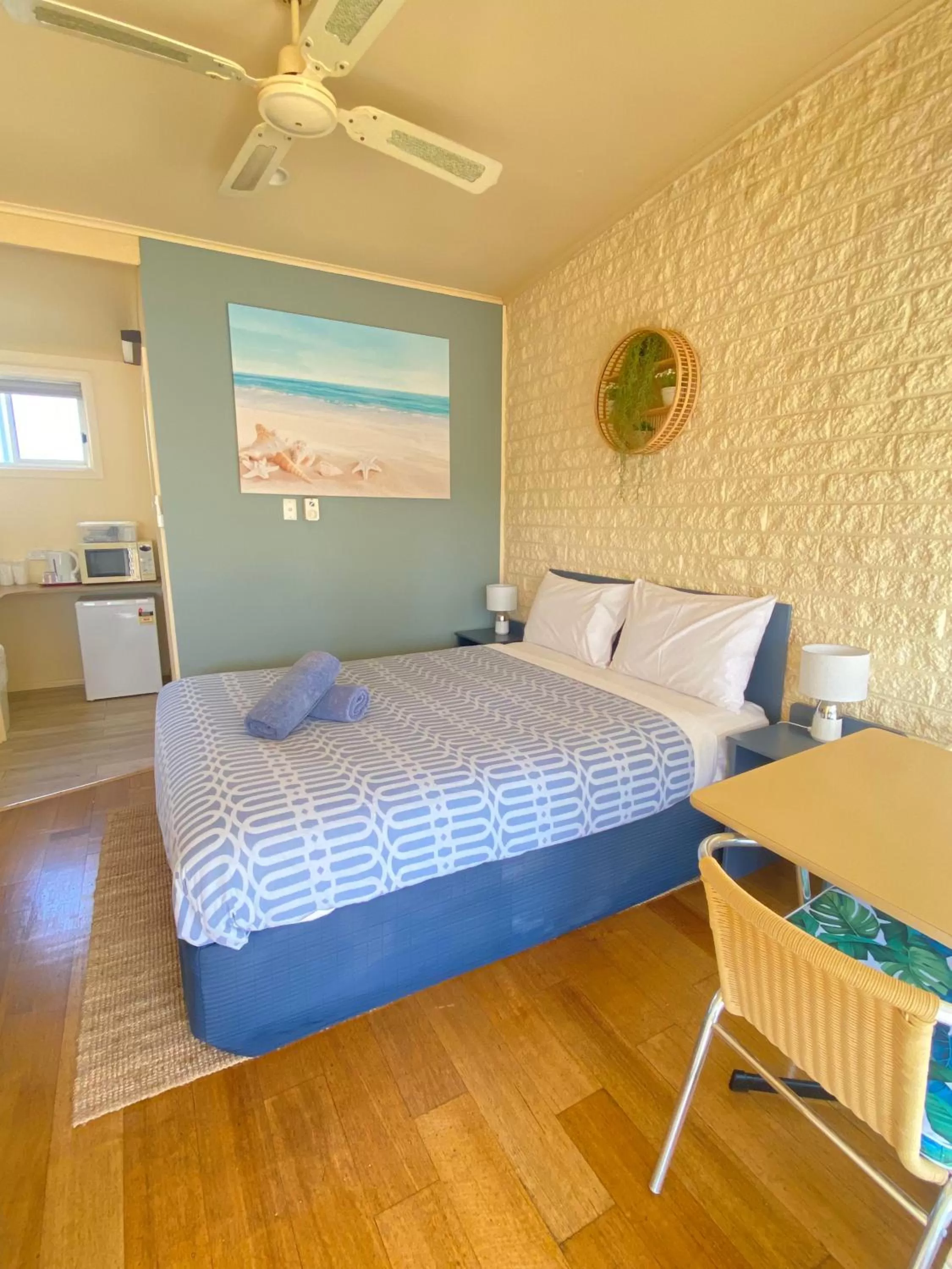 Bed in Rye Beach Motel Australia