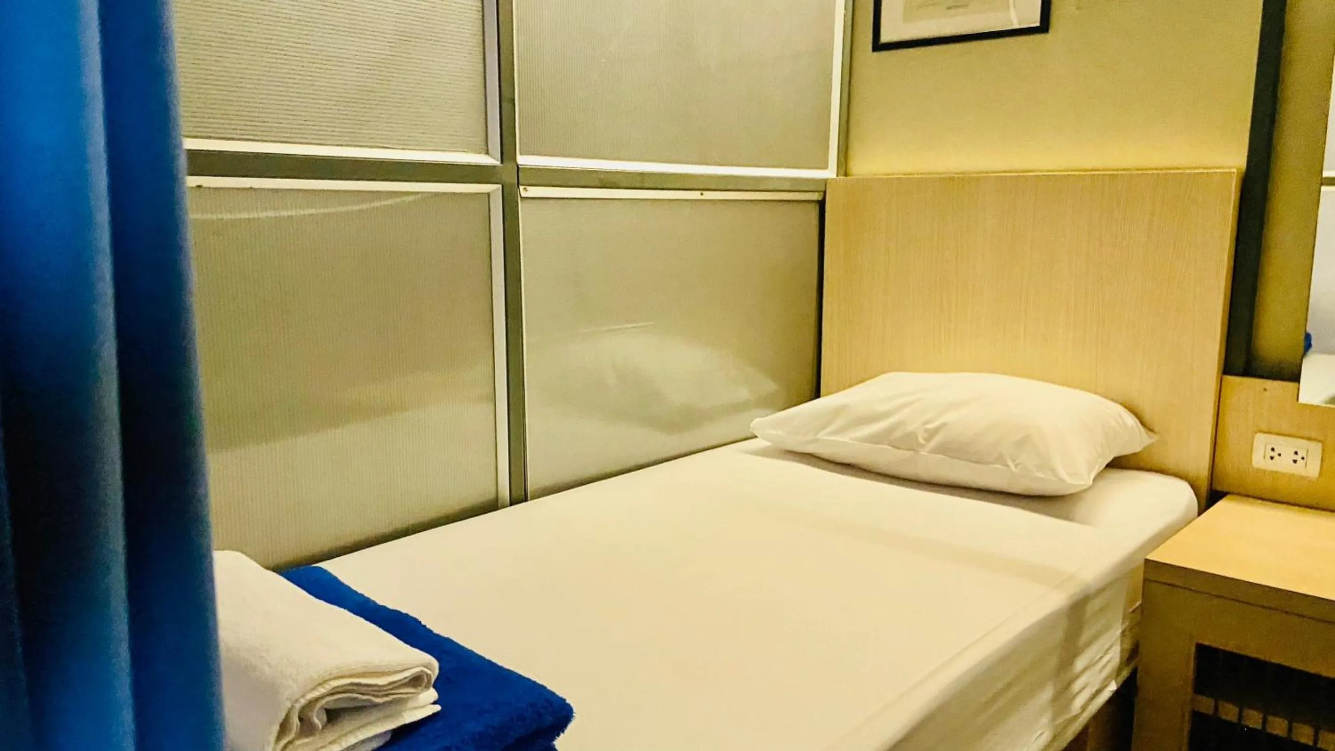 Bed in Prince Theatre Heritage Stay Hostel - Silom