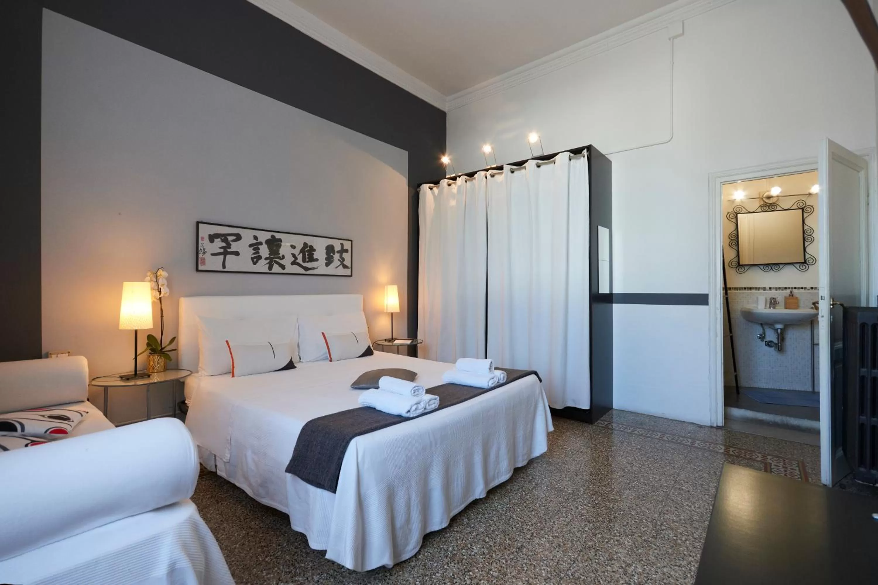 Bed in B&B In Centro