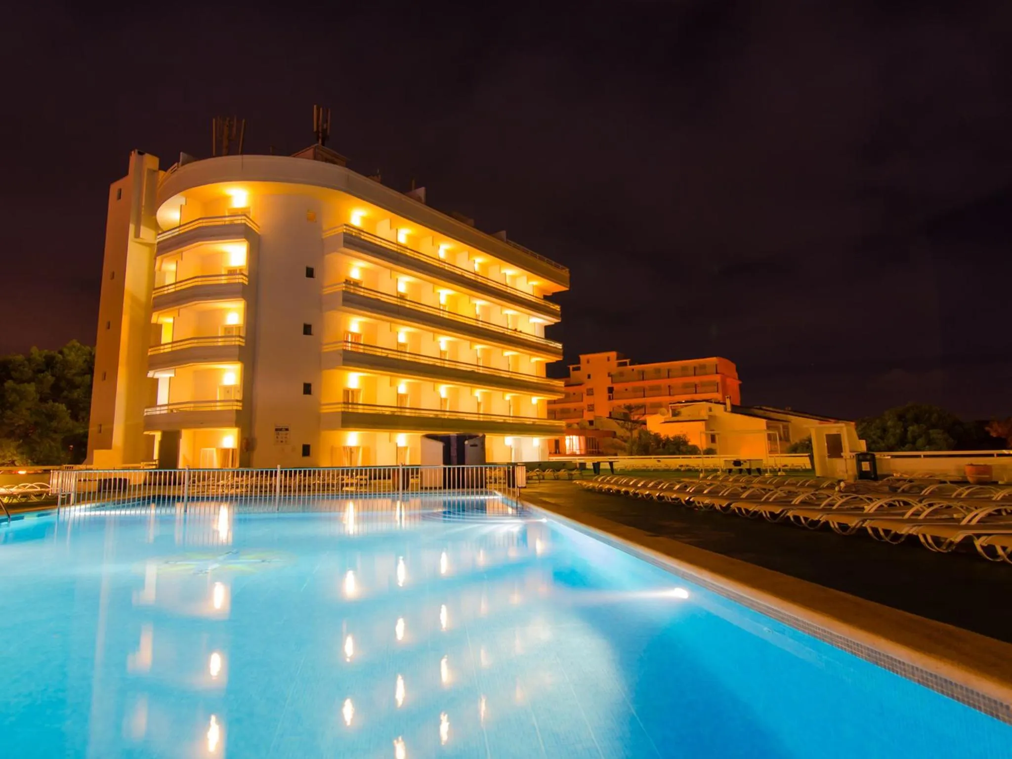 Facade/entrance in Bellevue Belsana