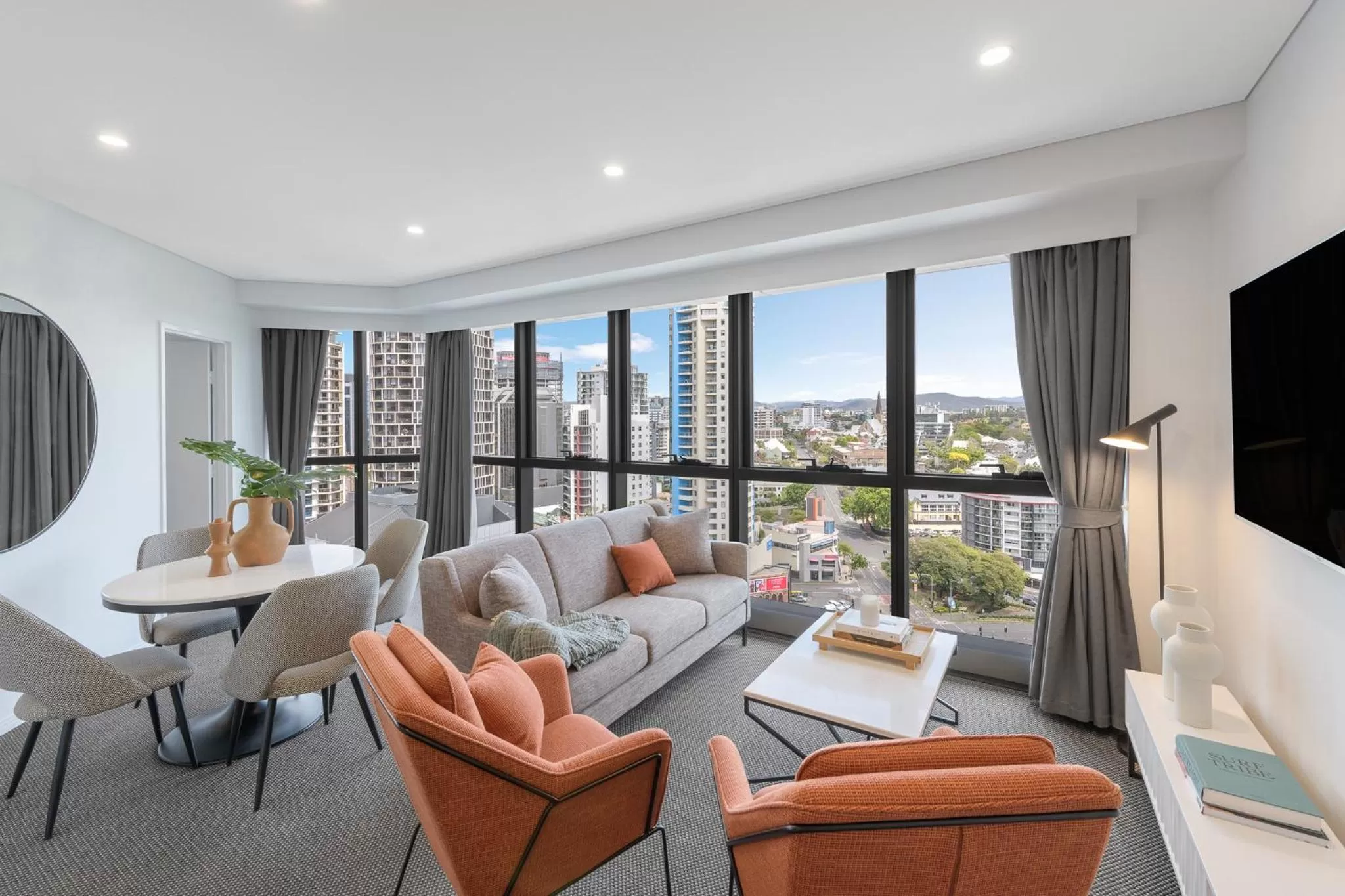 TV and multimedia in Meriton Suites Adelaide Street, Brisbane