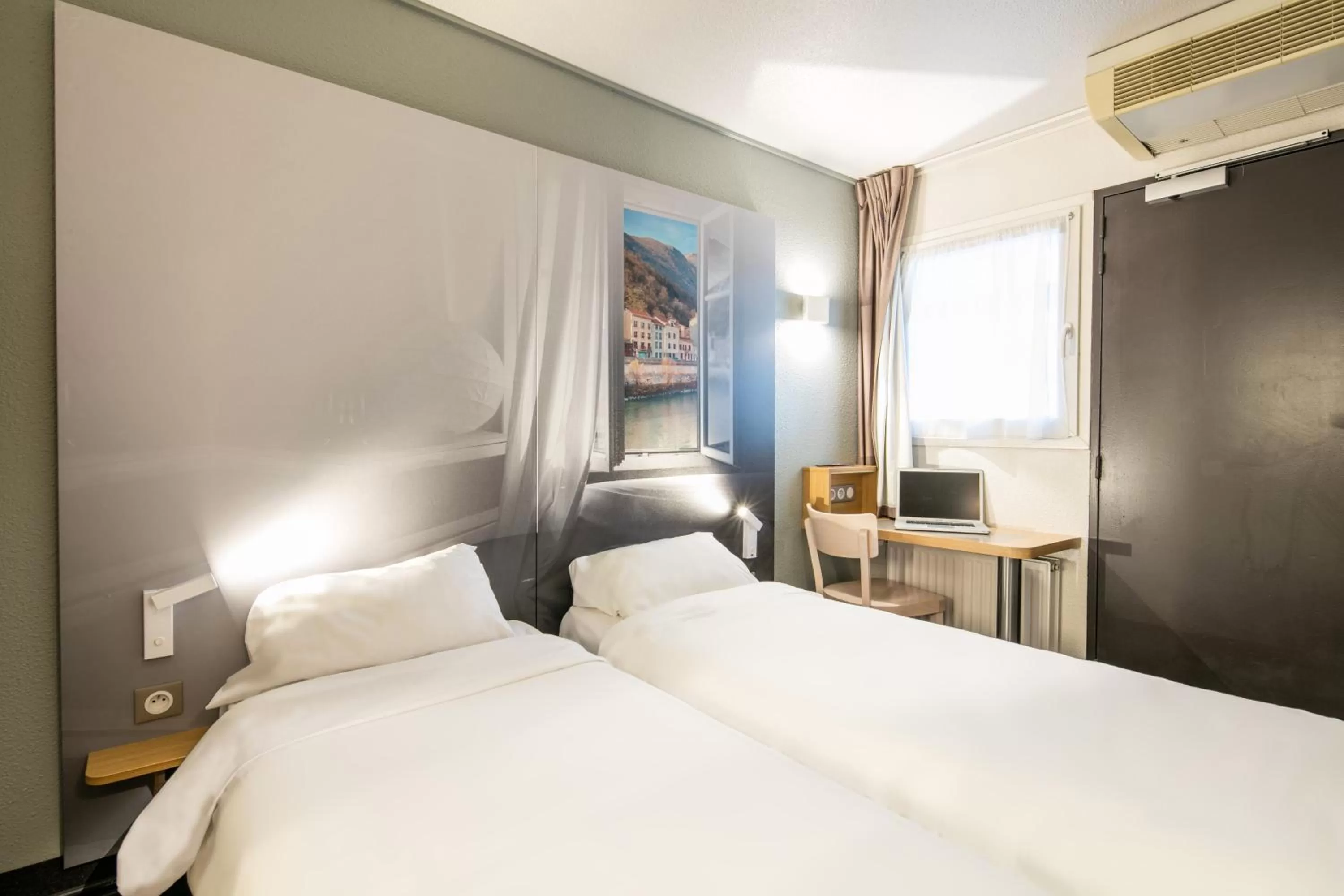 View (from property/room), Bed in B&B HOTEL Grenoble Université 1