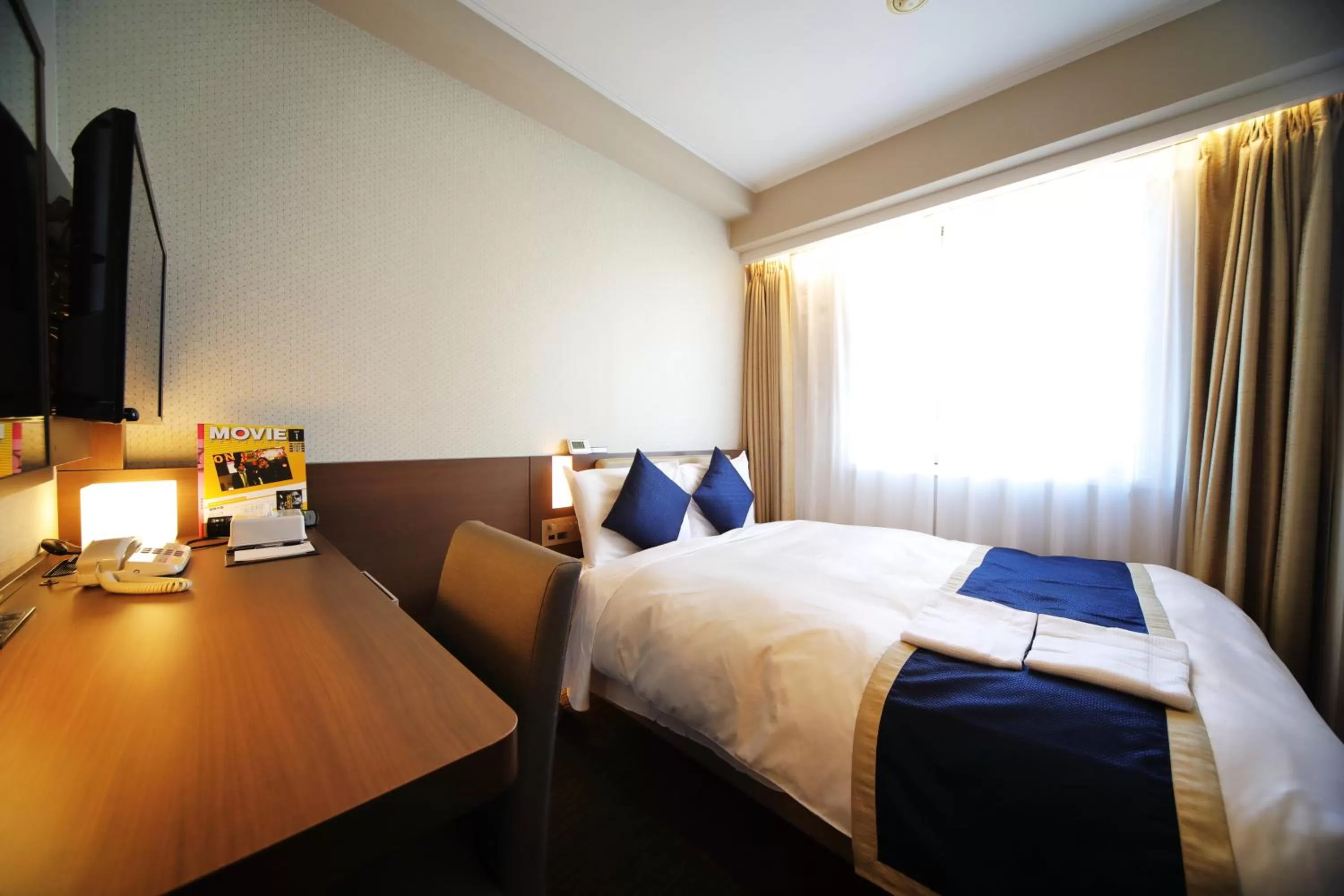 Bed in Hotel Sunroute Asakusa