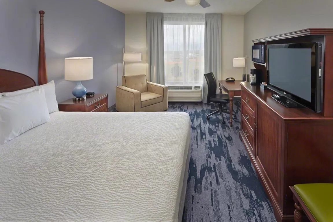 Photo of the whole room, Bed in SummerPlace Inn