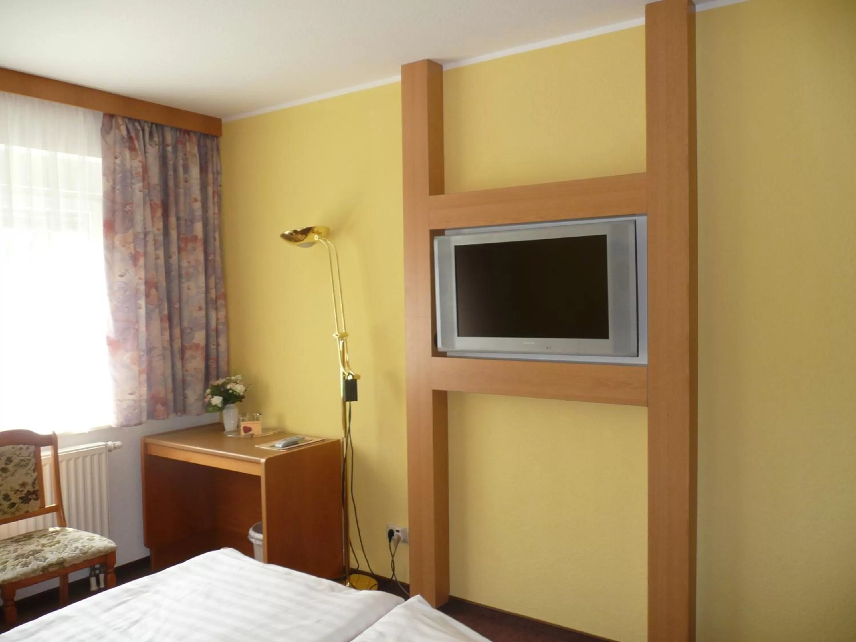 Photo of the whole room, Bed in Hotel Garden