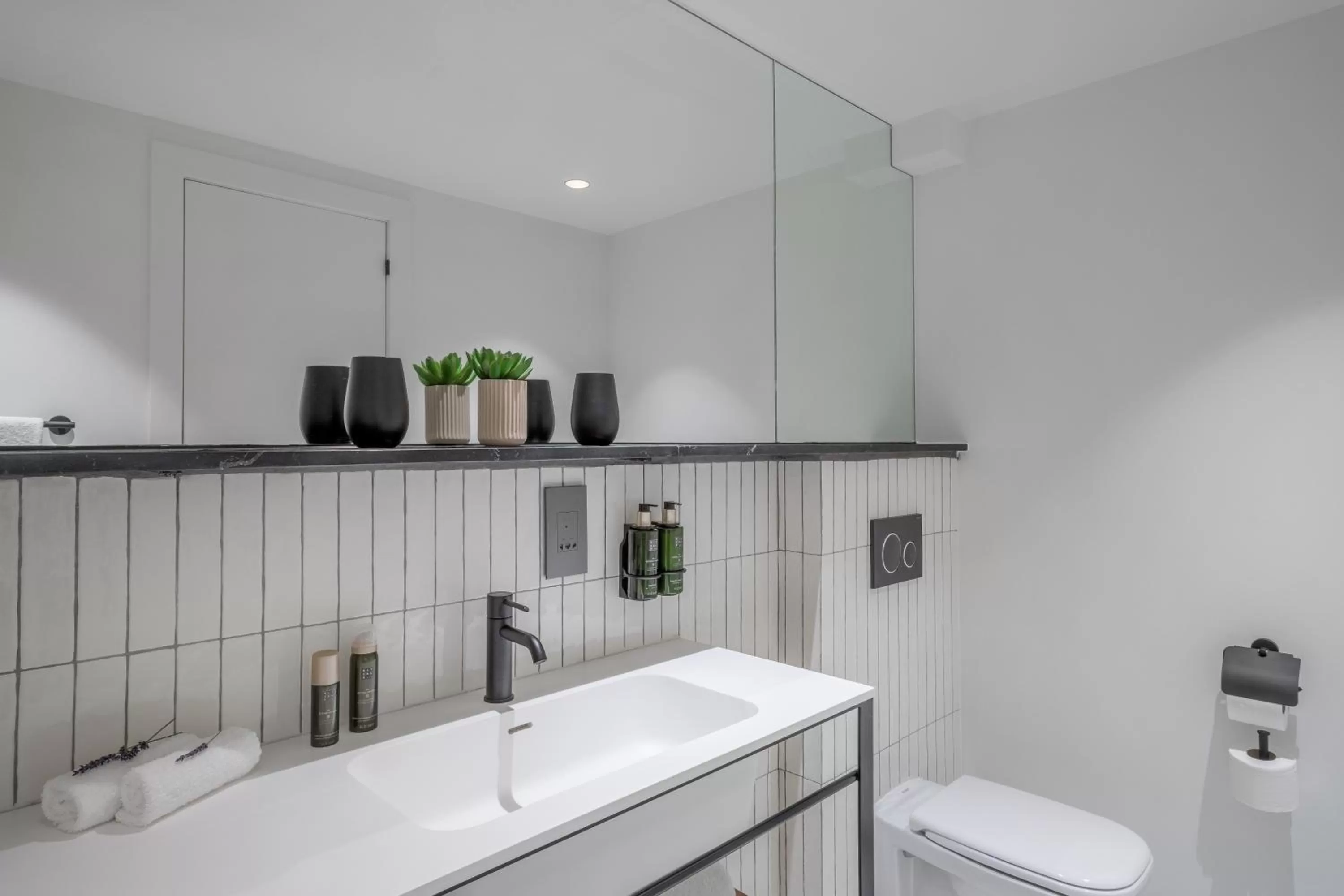 Toilet in Melia White House Hotel