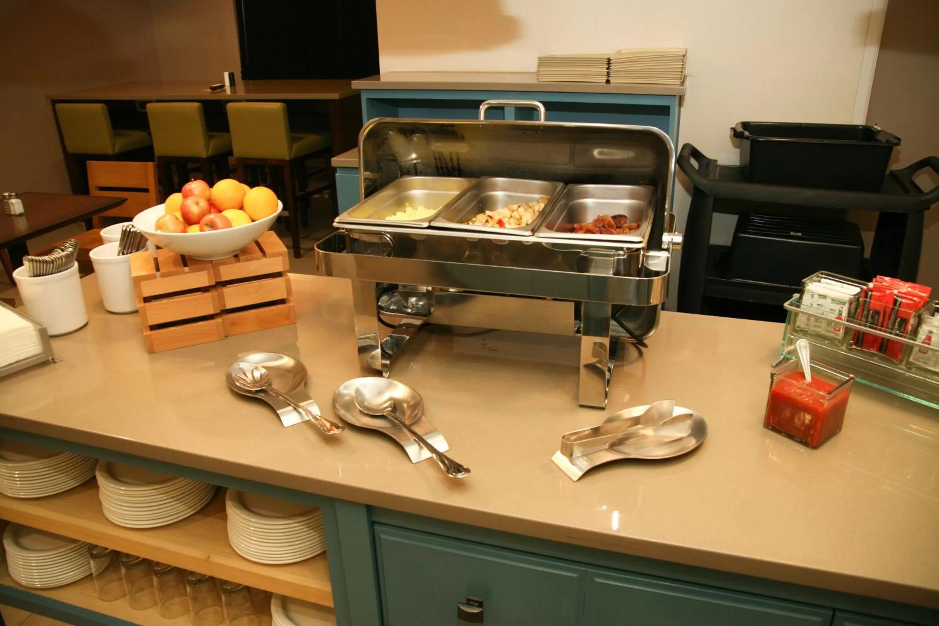 Food and drinks in Country Inn & Suites by Radisson, Prineville, OR