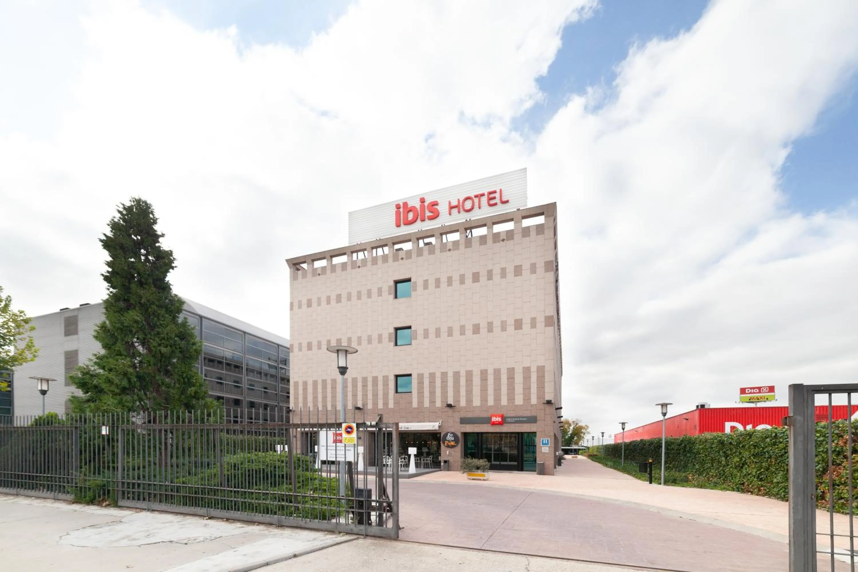 Property building in Ibis Alcala de Henares La Garena