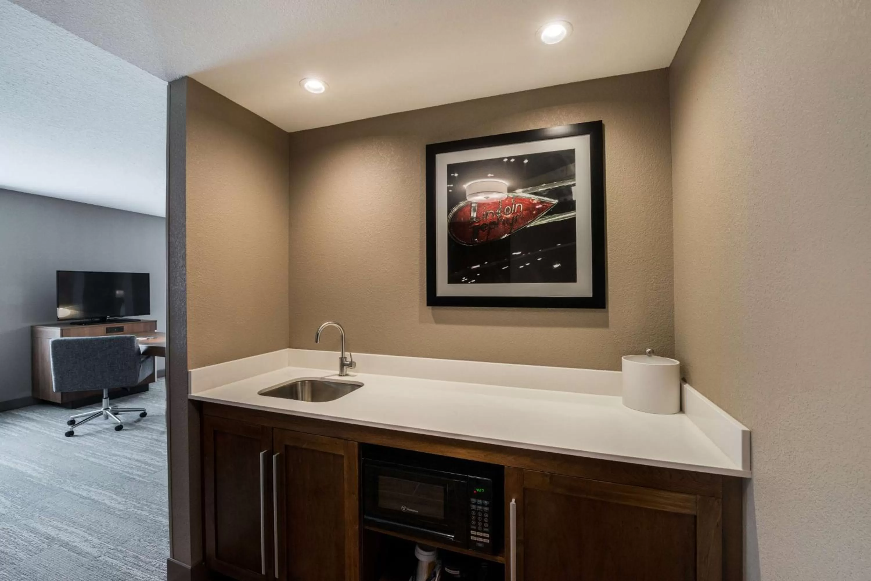 Bedroom in Hampton Inn & Suites Wixom/Novi/Detroit, Mi