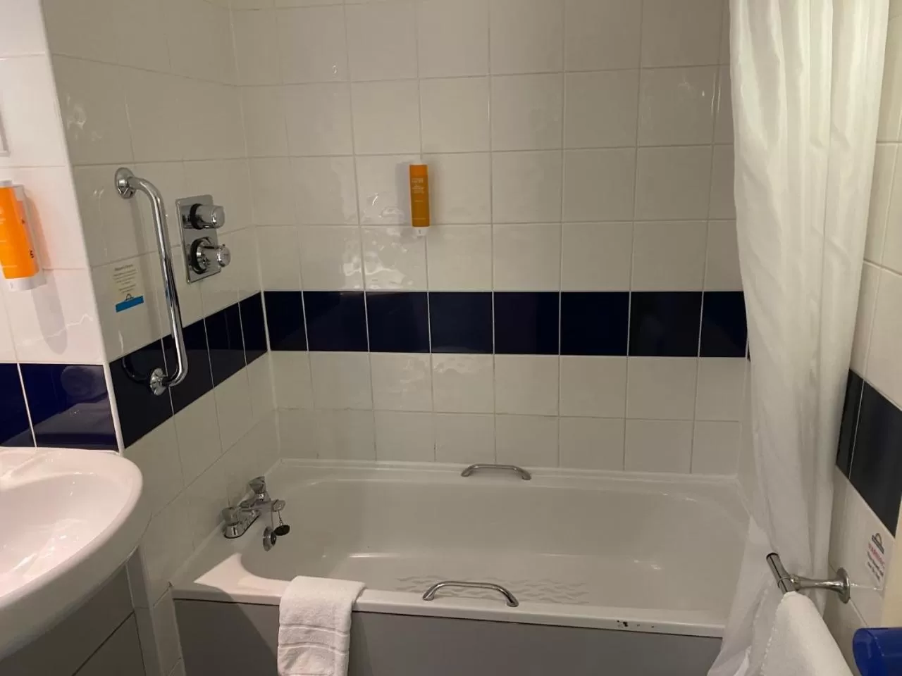 Shower in Days Inn Michaelwood M5