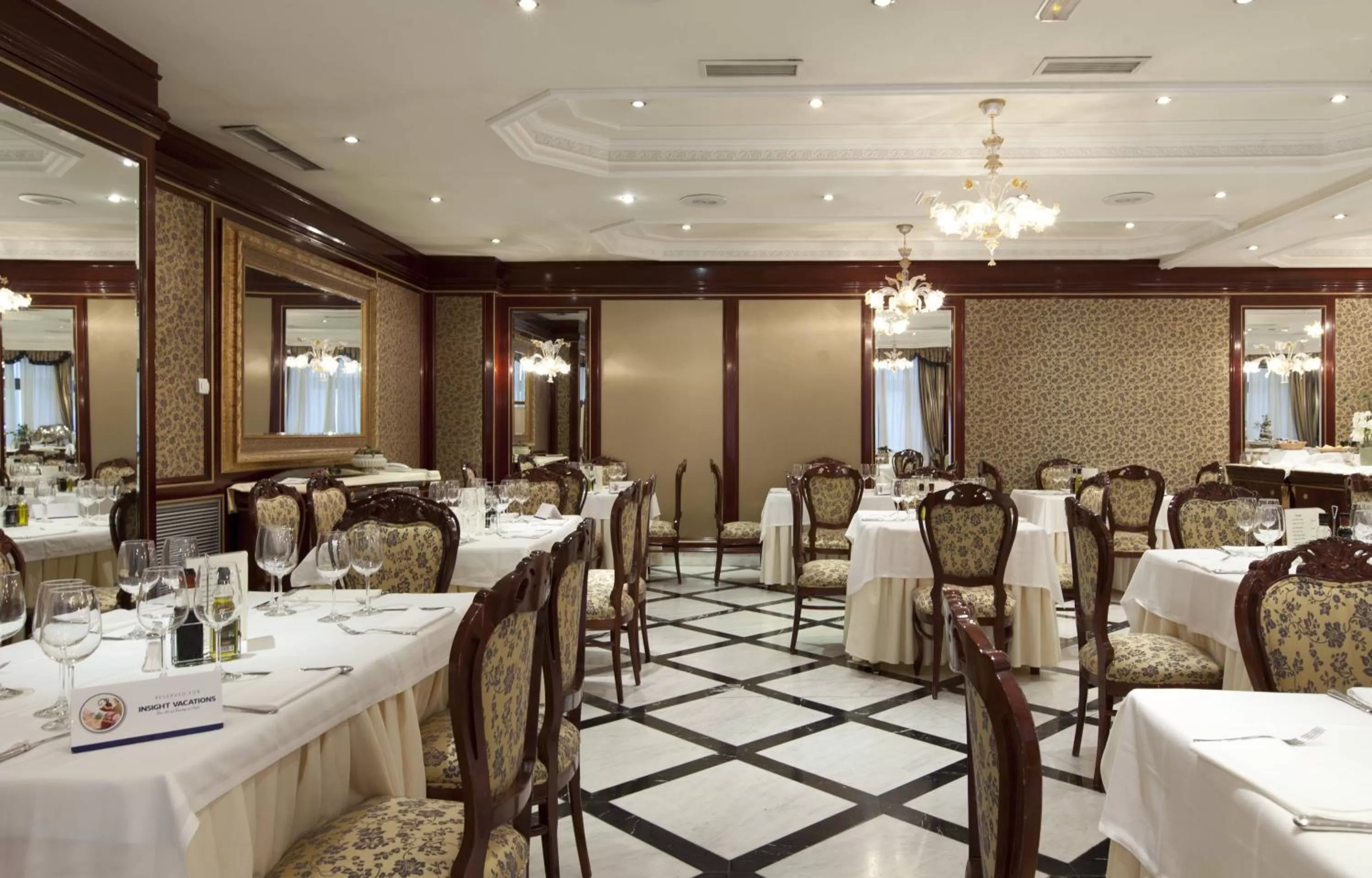 Restaurant/places to eat in Hotel Alameda Palace