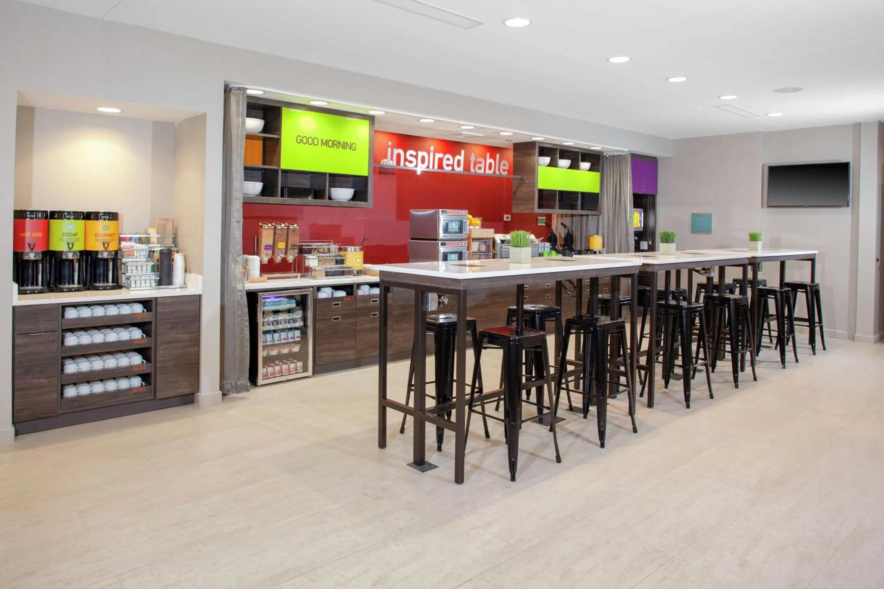 Dining area in Home2 Suites by Hilton Bloomington