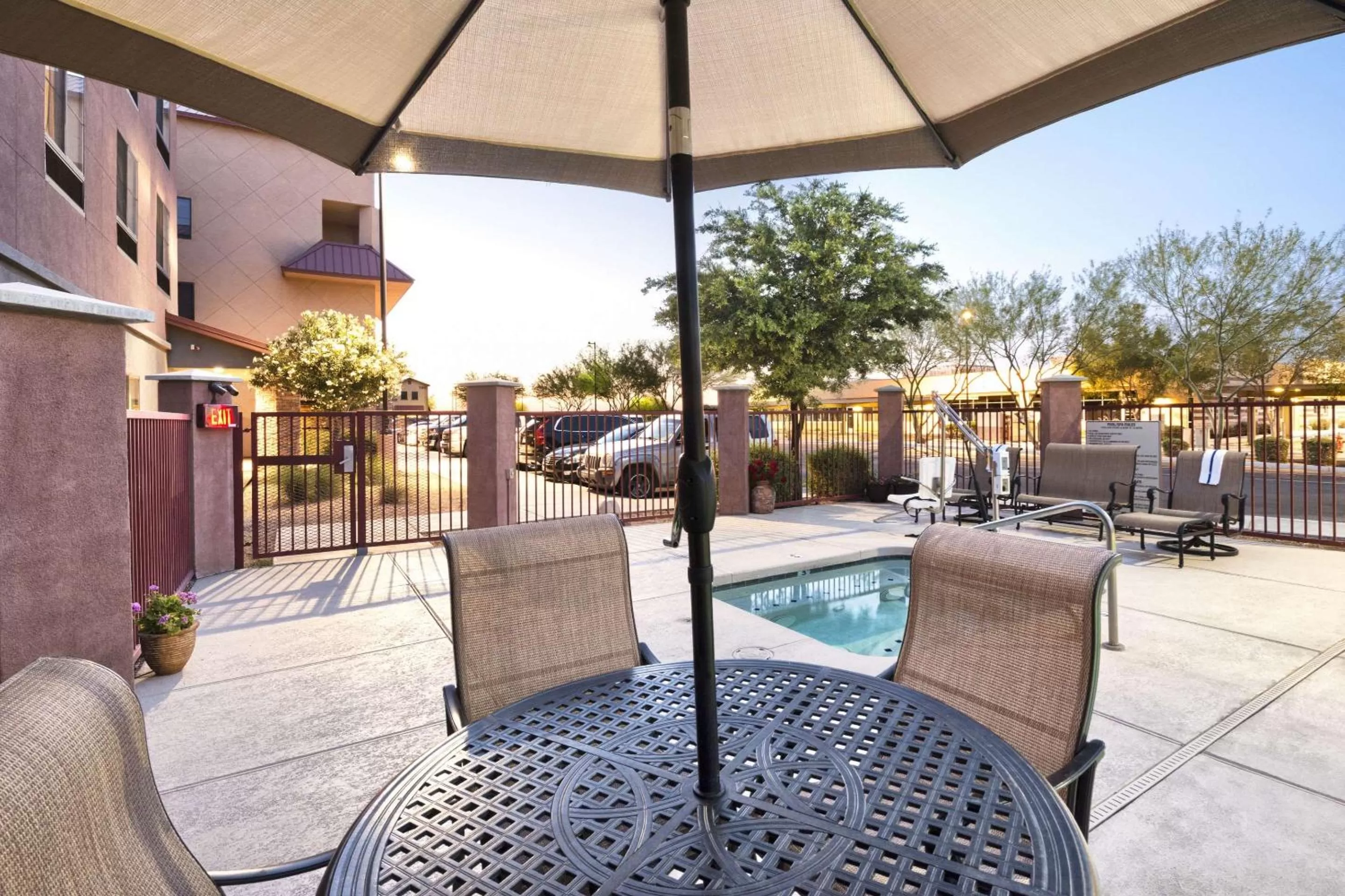 Swimming pool in Comfort Suites Goodyear-West Phoenix