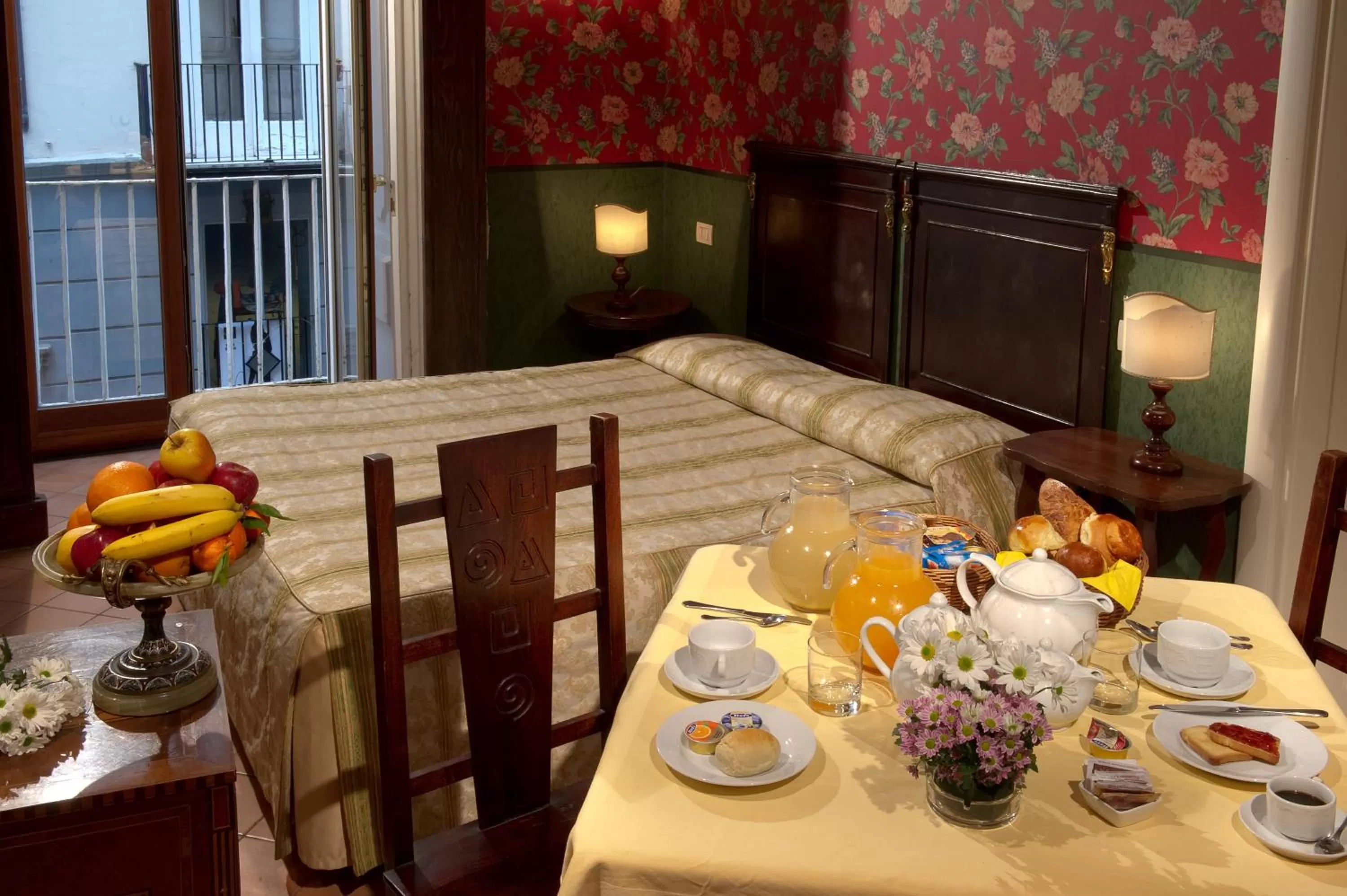 Bed in Chiaja Hotel de Charme